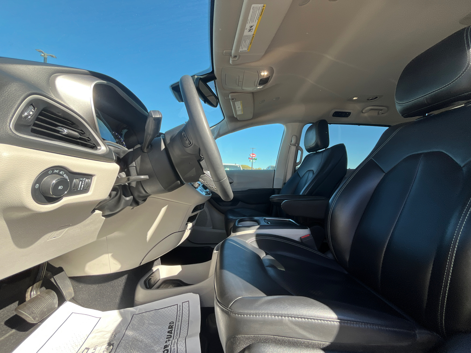 2023 Chrysler Pacifica Touring L 33