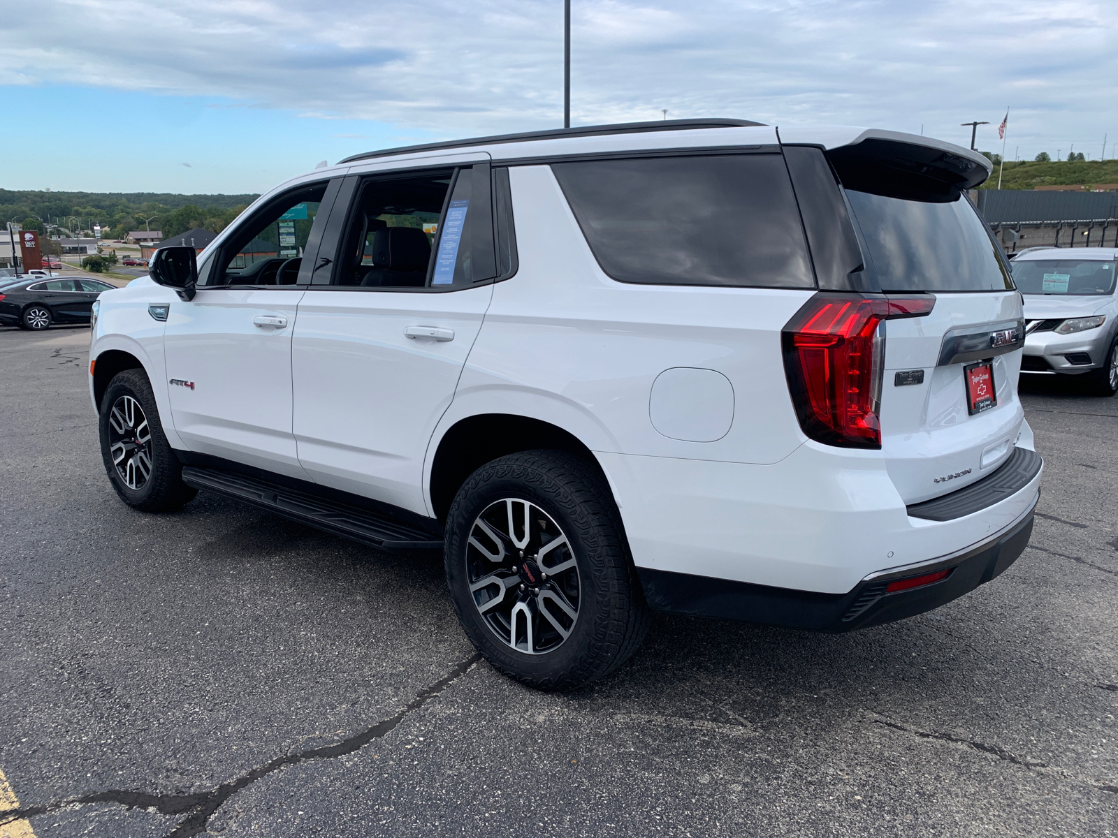 2024 GMC Yukon AT4 6