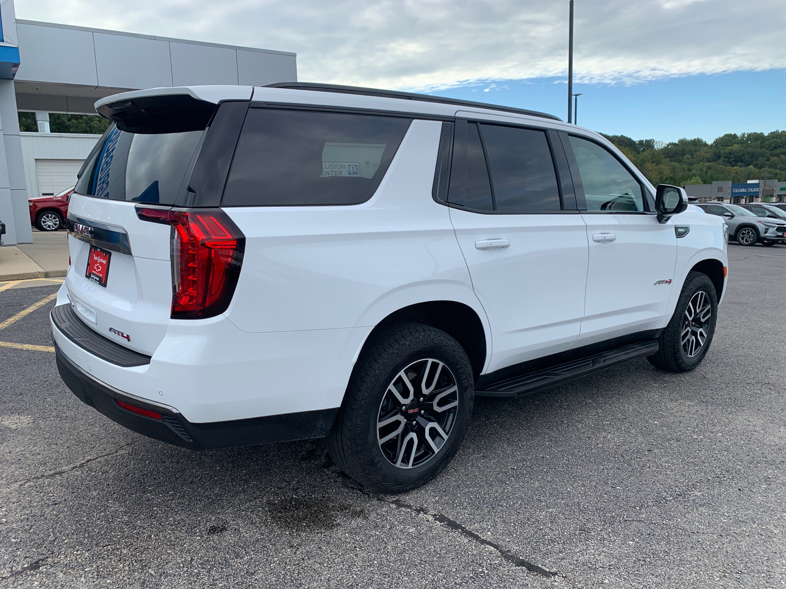 2024 GMC Yukon AT4 13