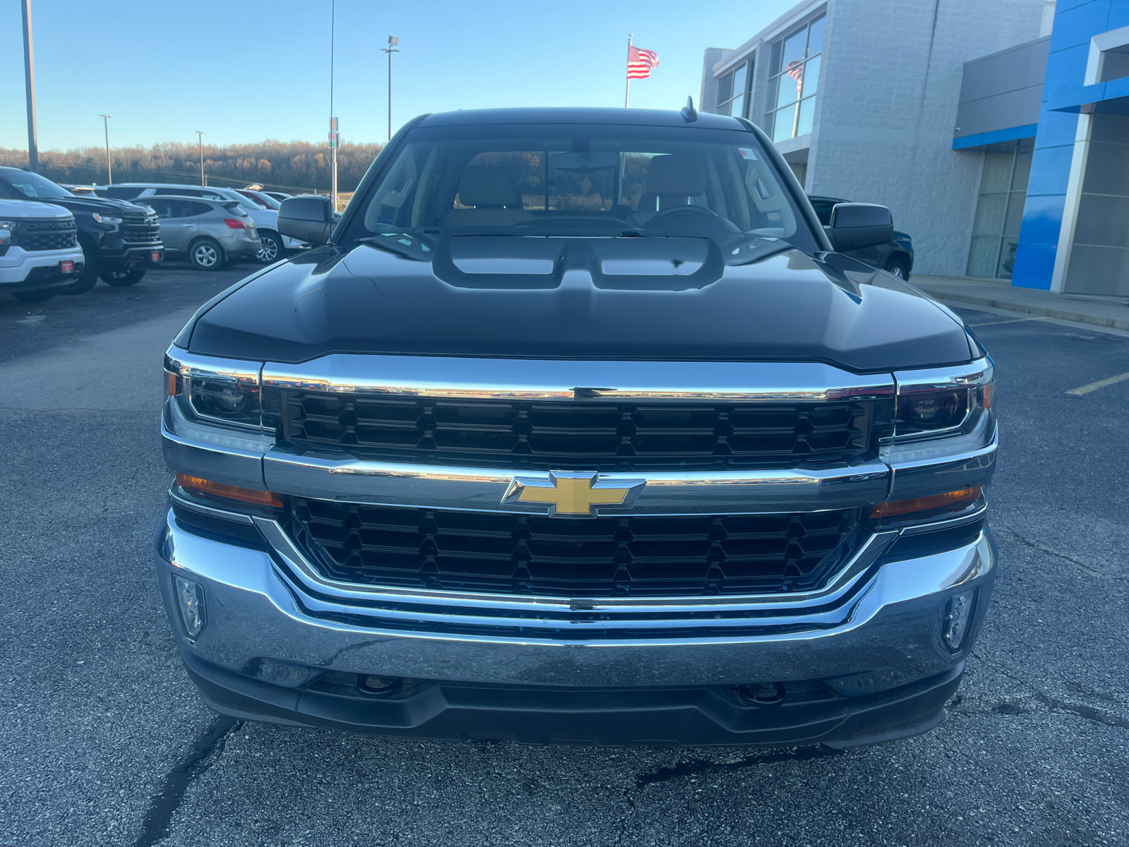 2018 Chevrolet Silverado 1500 LT 2