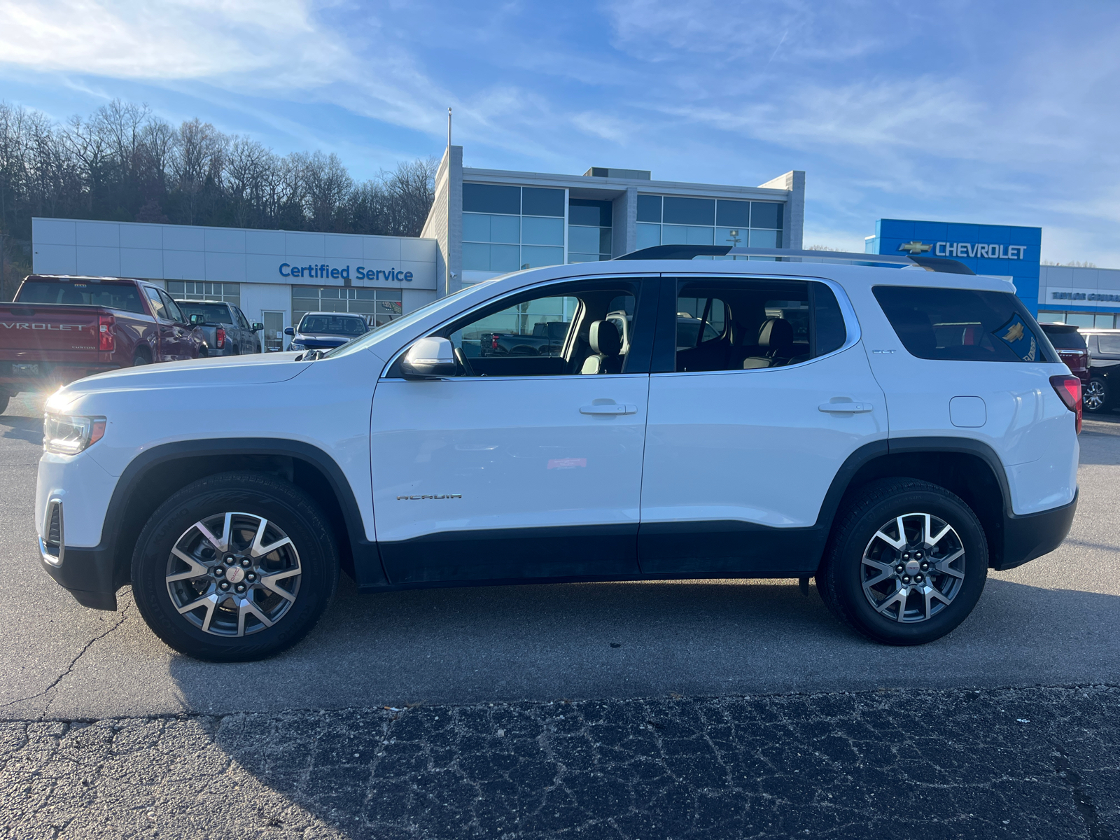 2023 GMC Acadia SLT 4