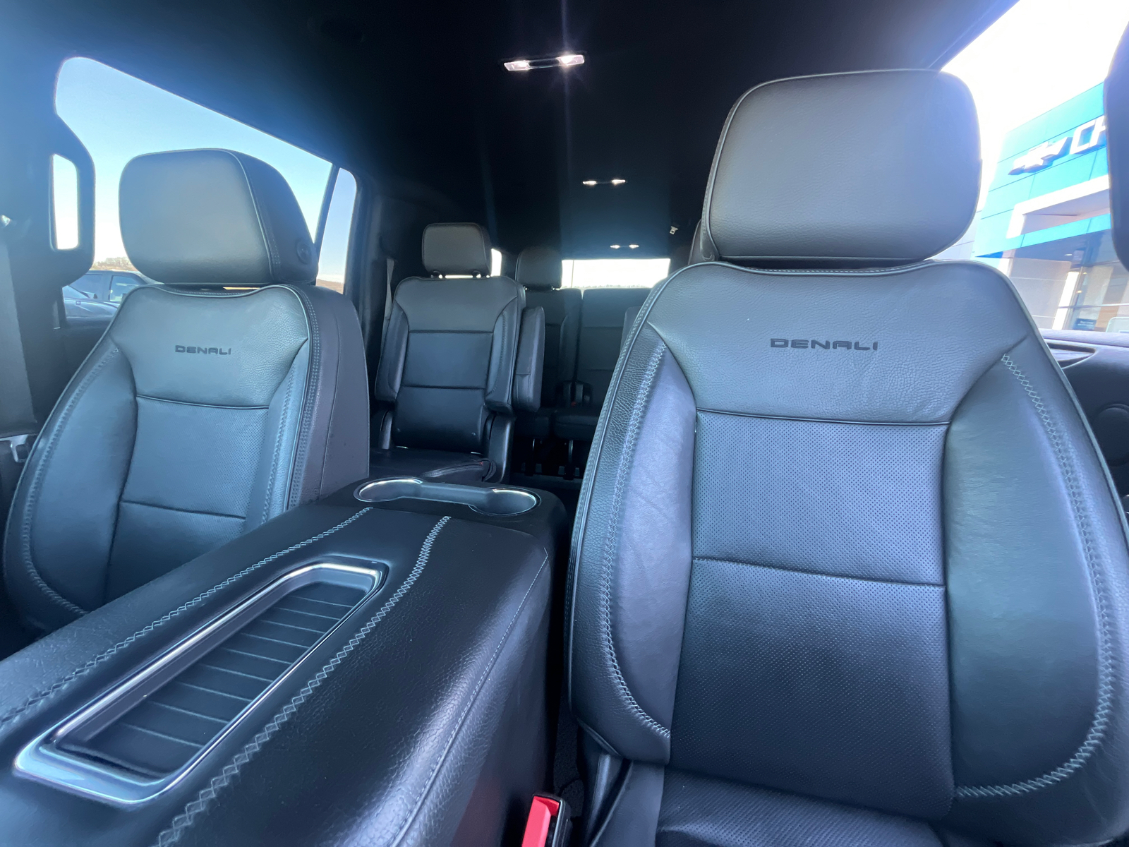 2021 GMC Yukon XL Denali 33