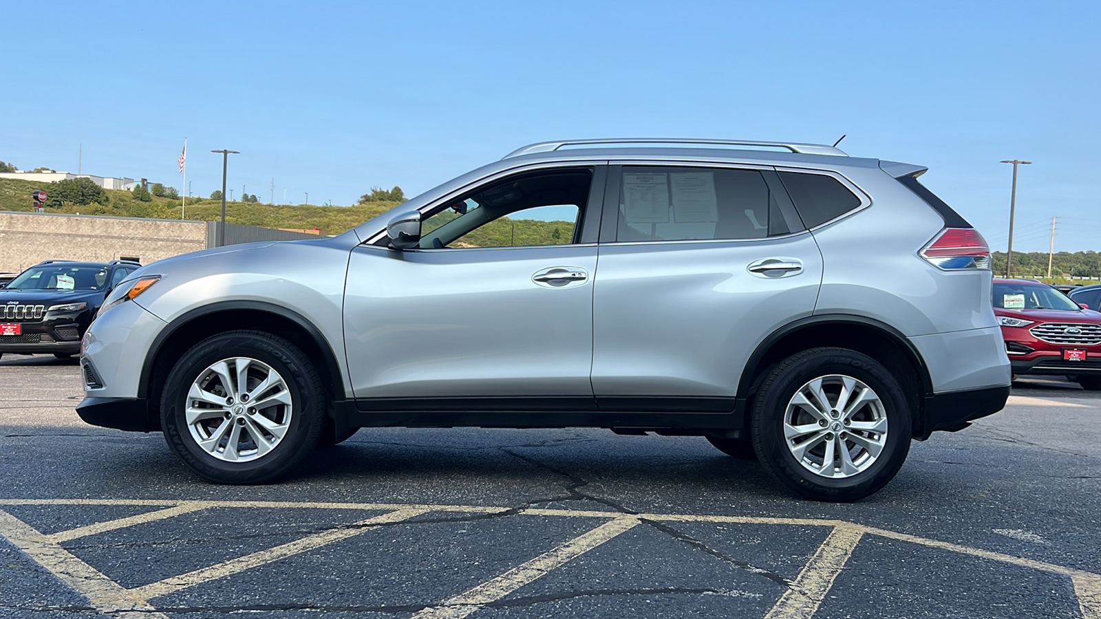 2016 Nissan Rogue SV 4