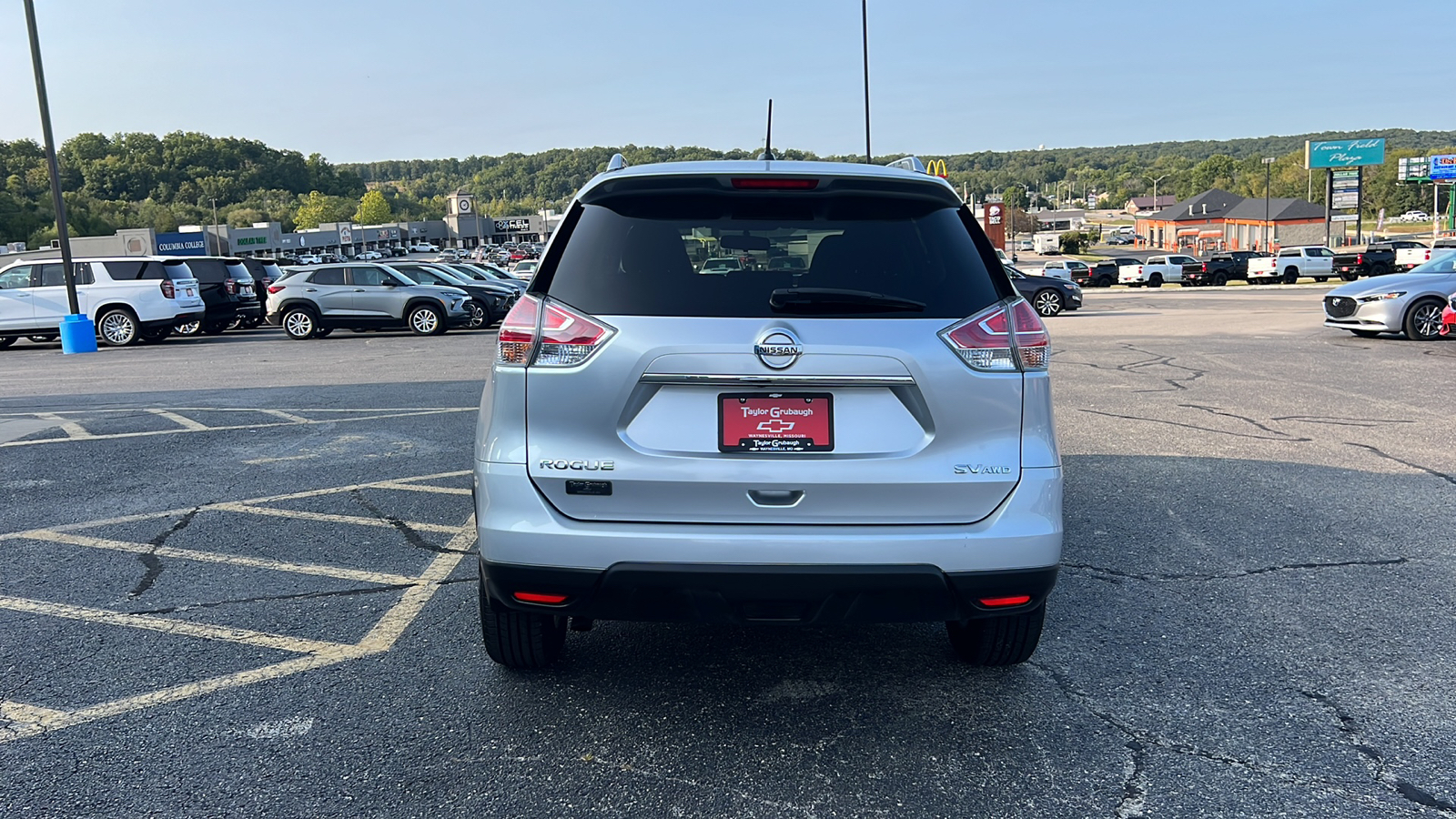 2016 Nissan Rogue SV 8