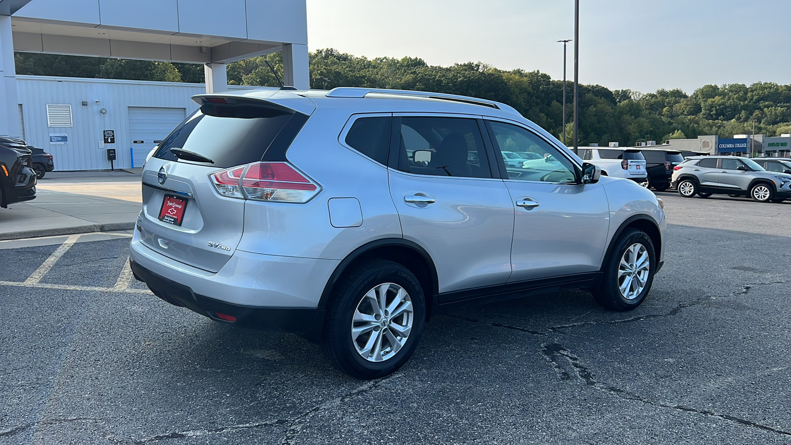 2016 Nissan Rogue SV 13