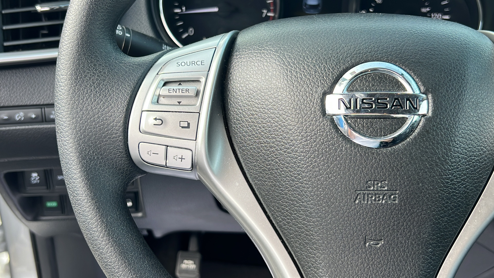 2016 Nissan Rogue SV 24