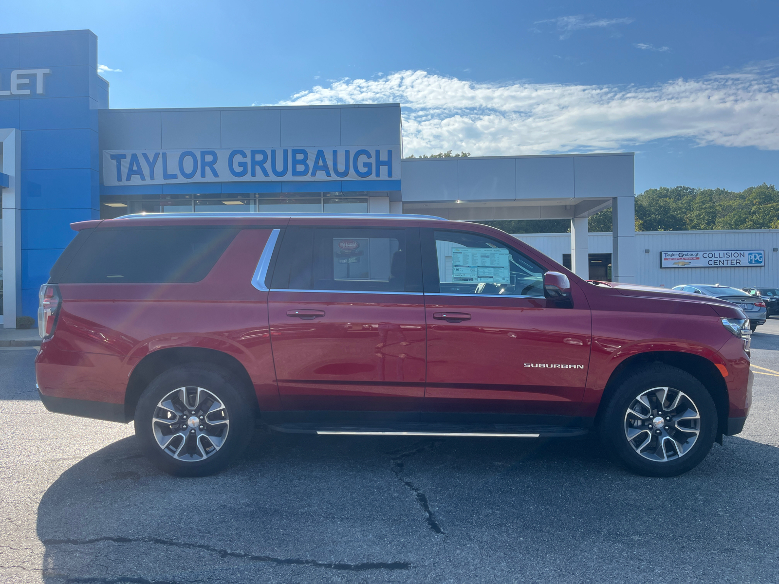 2024 Chevrolet Suburban LT 13