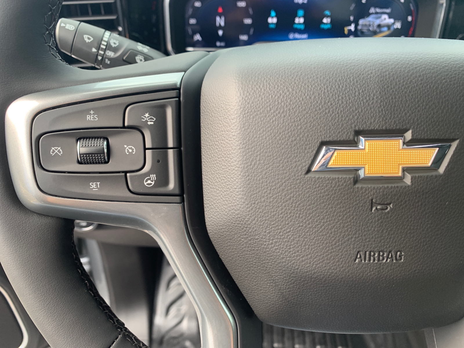 2025 Chevrolet Silverado 3500HD LT 16