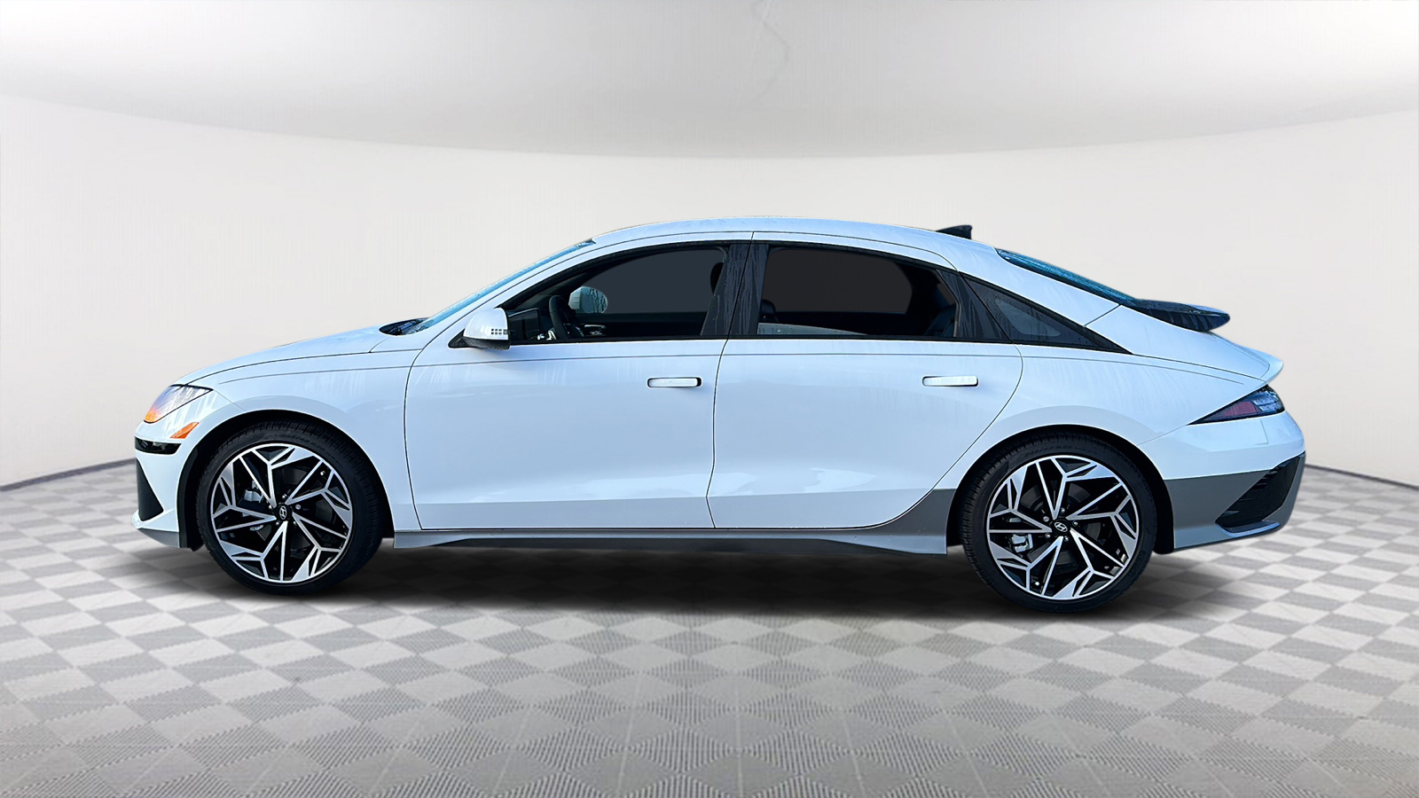 2023 Hyundai IONIQ 6 SEL 4