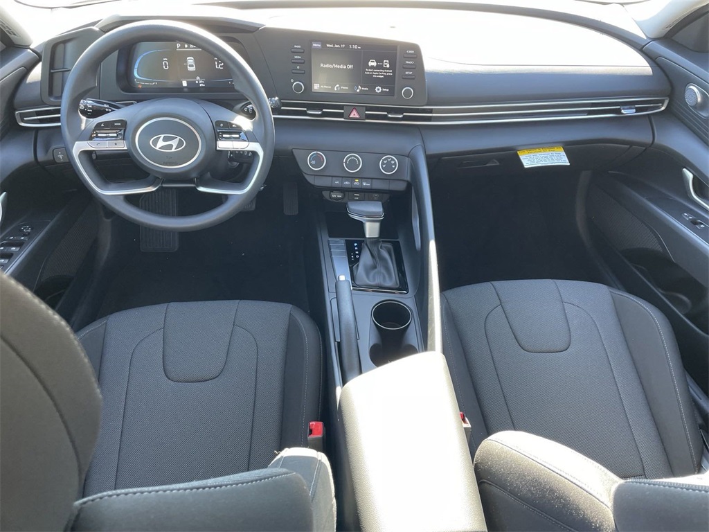 2024 Hyundai Elantra SE 14