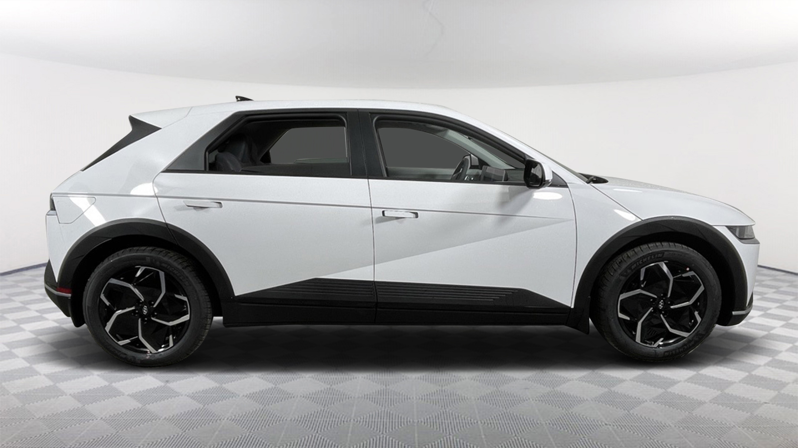 2024 Hyundai IONIQ 5 SE 4