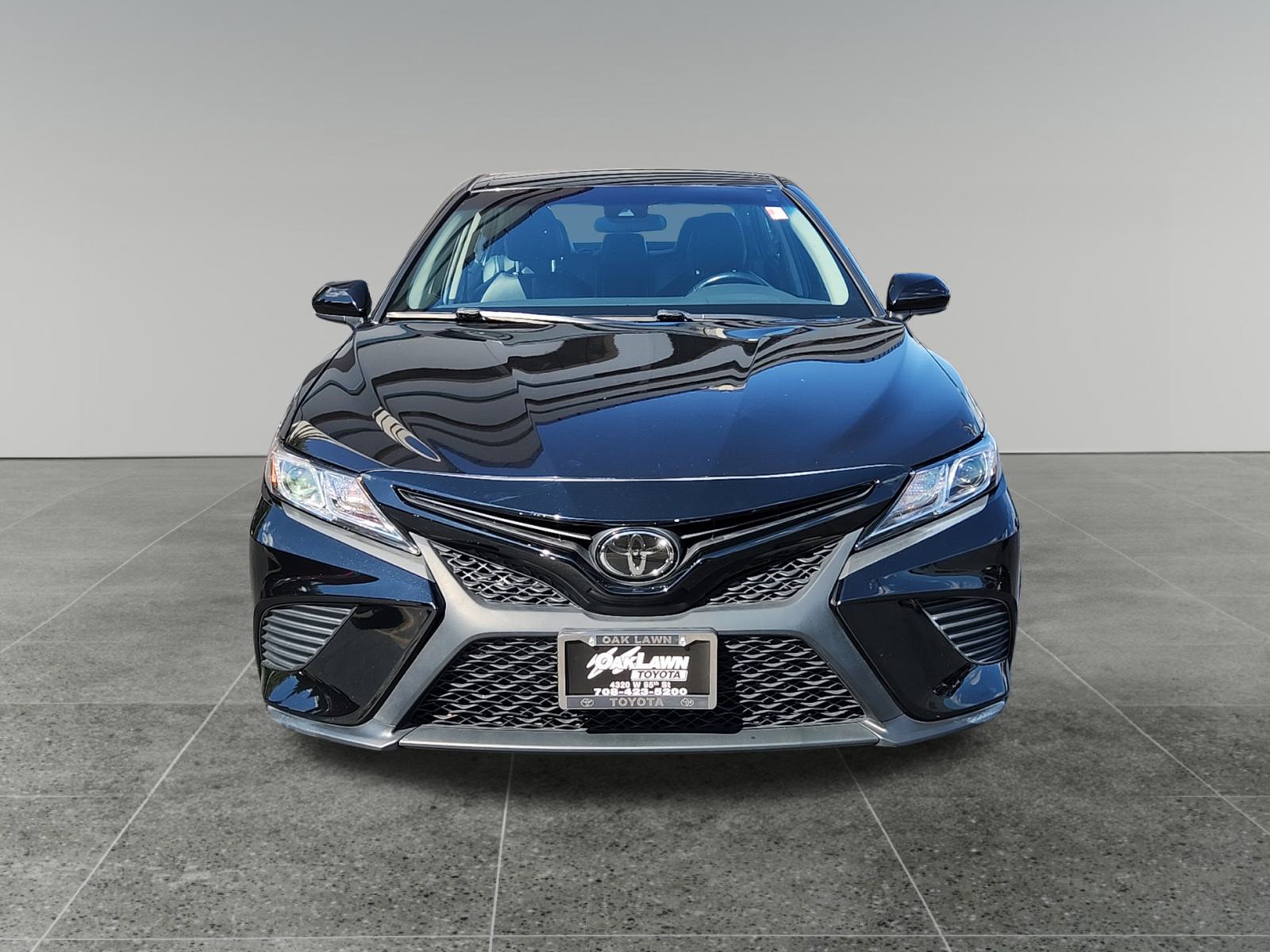 2019 Toyota Camry SE 2