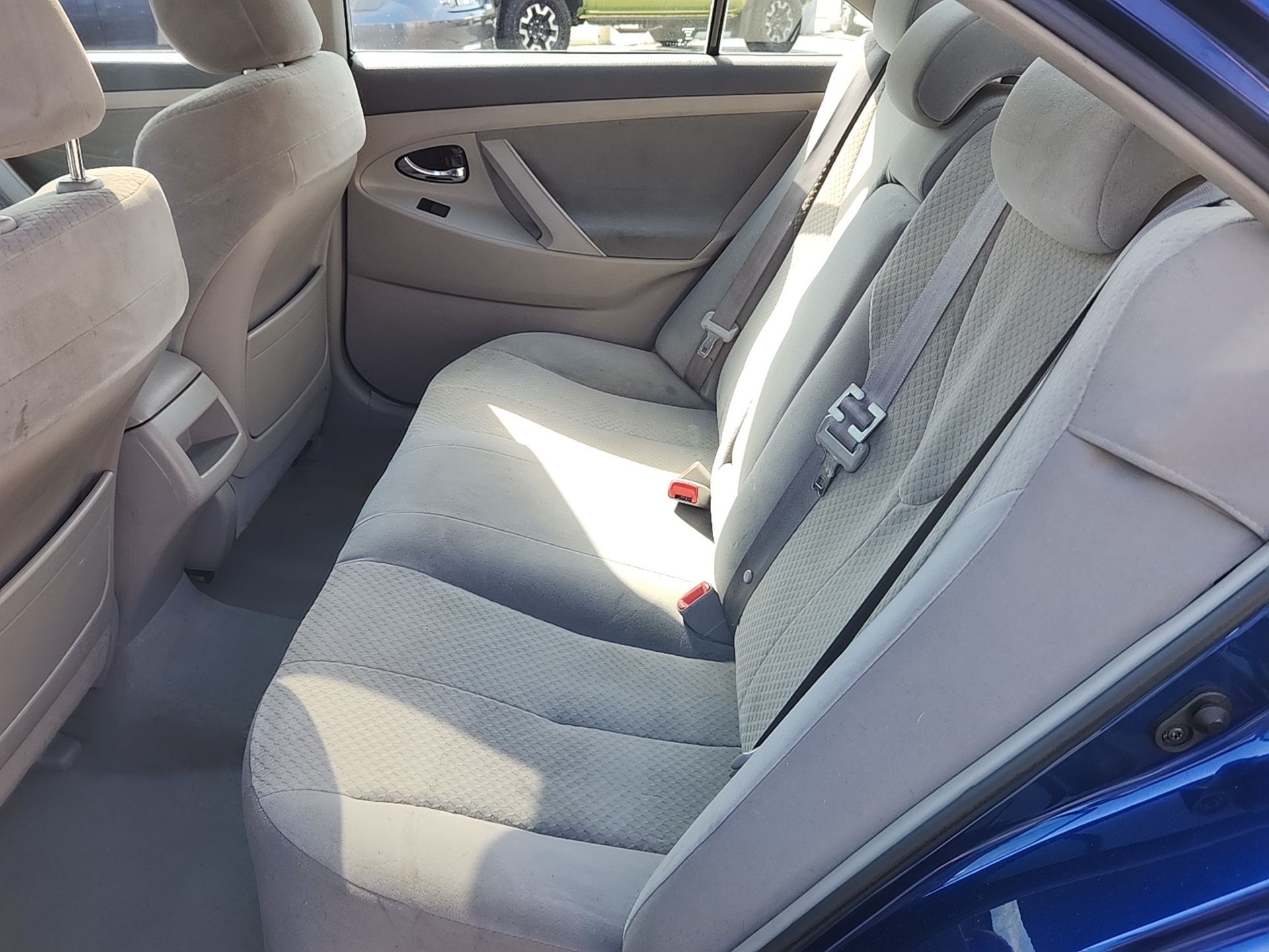 2009 Toyota Camry LE 22