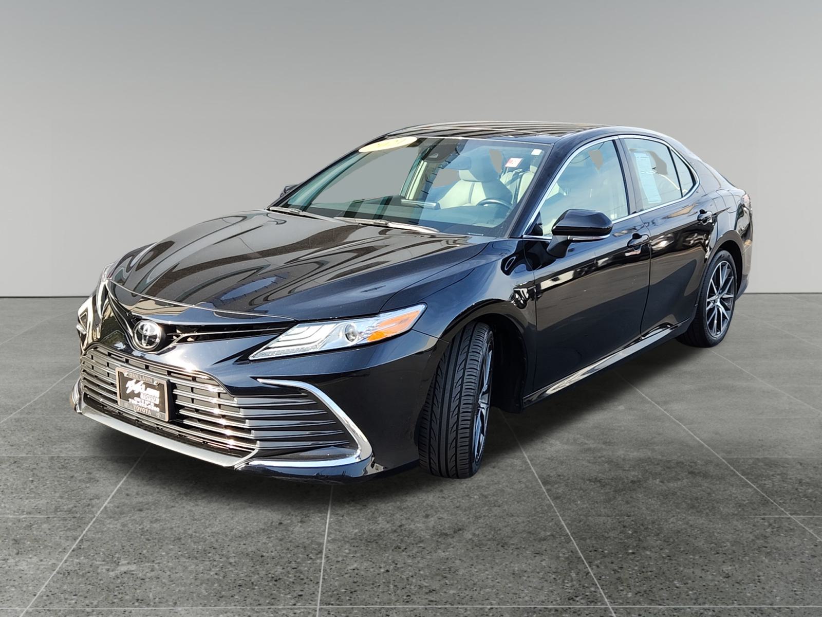 2021 Toyota Camry XLE 3