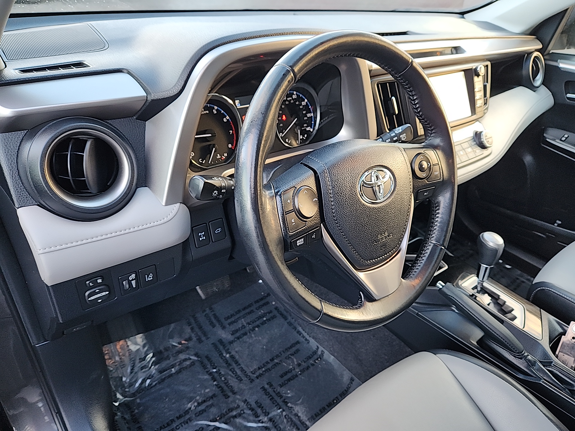 2018 Toyota RAV4 Limited 11