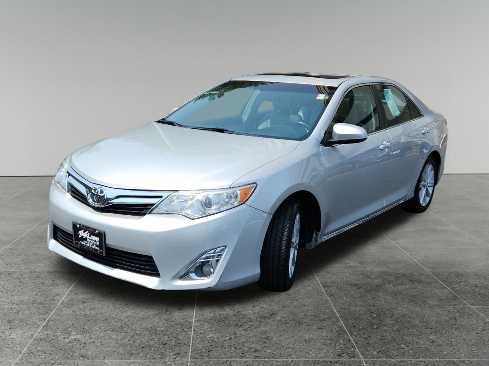 2014 Toyota Camry XLE 3