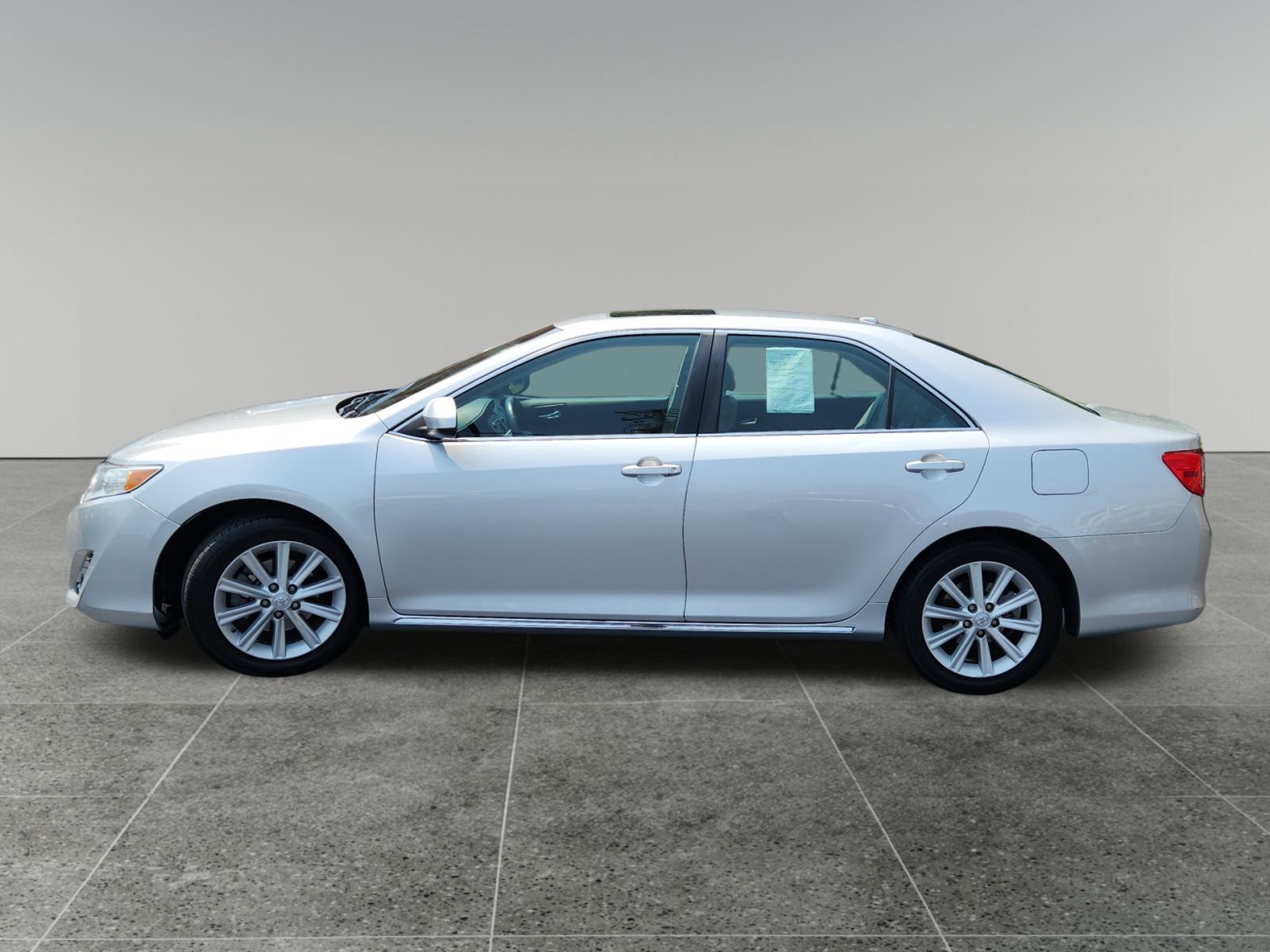 2014 Toyota Camry XLE 4