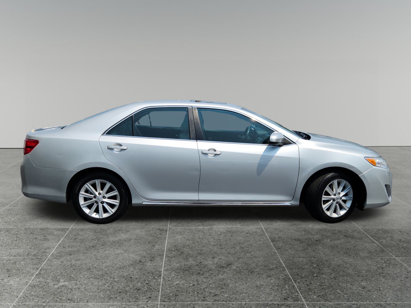 2014 Toyota Camry XLE 8