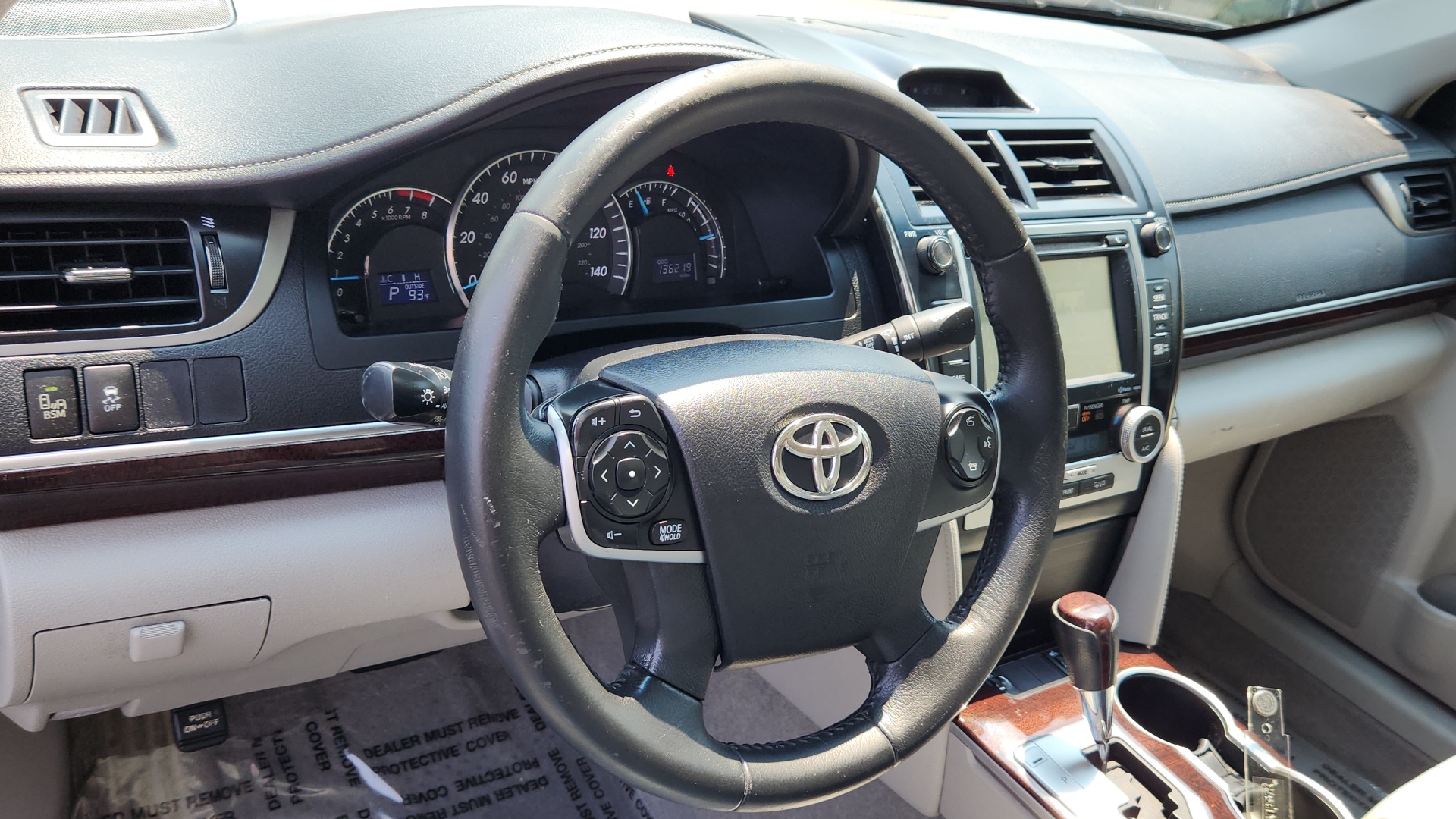 2014 Toyota Camry XLE 11