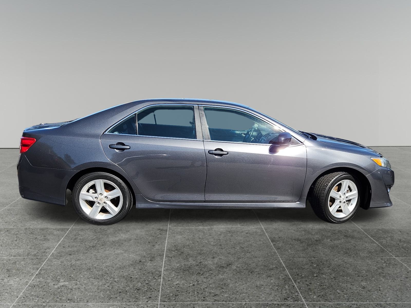 2012 Toyota Camry SE 8