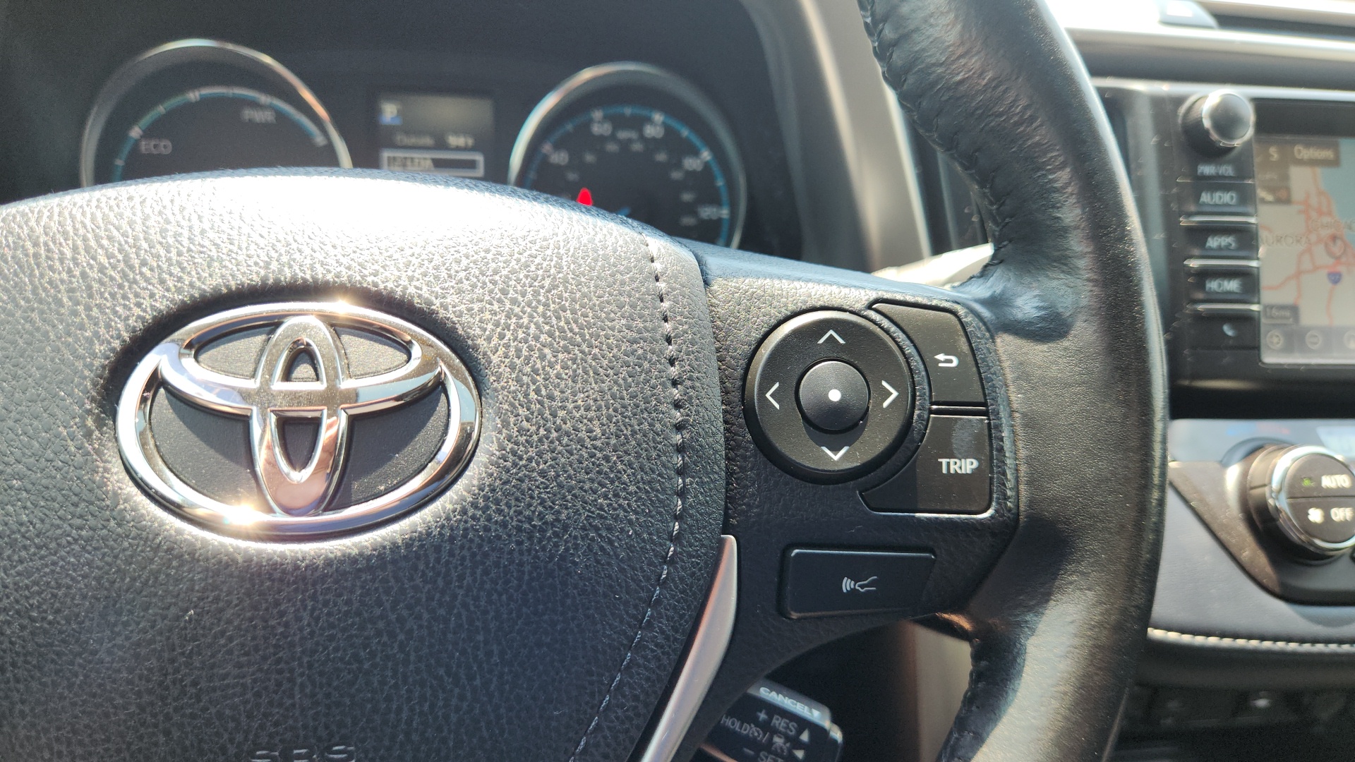 2018 Toyota RAV4 XLE 18