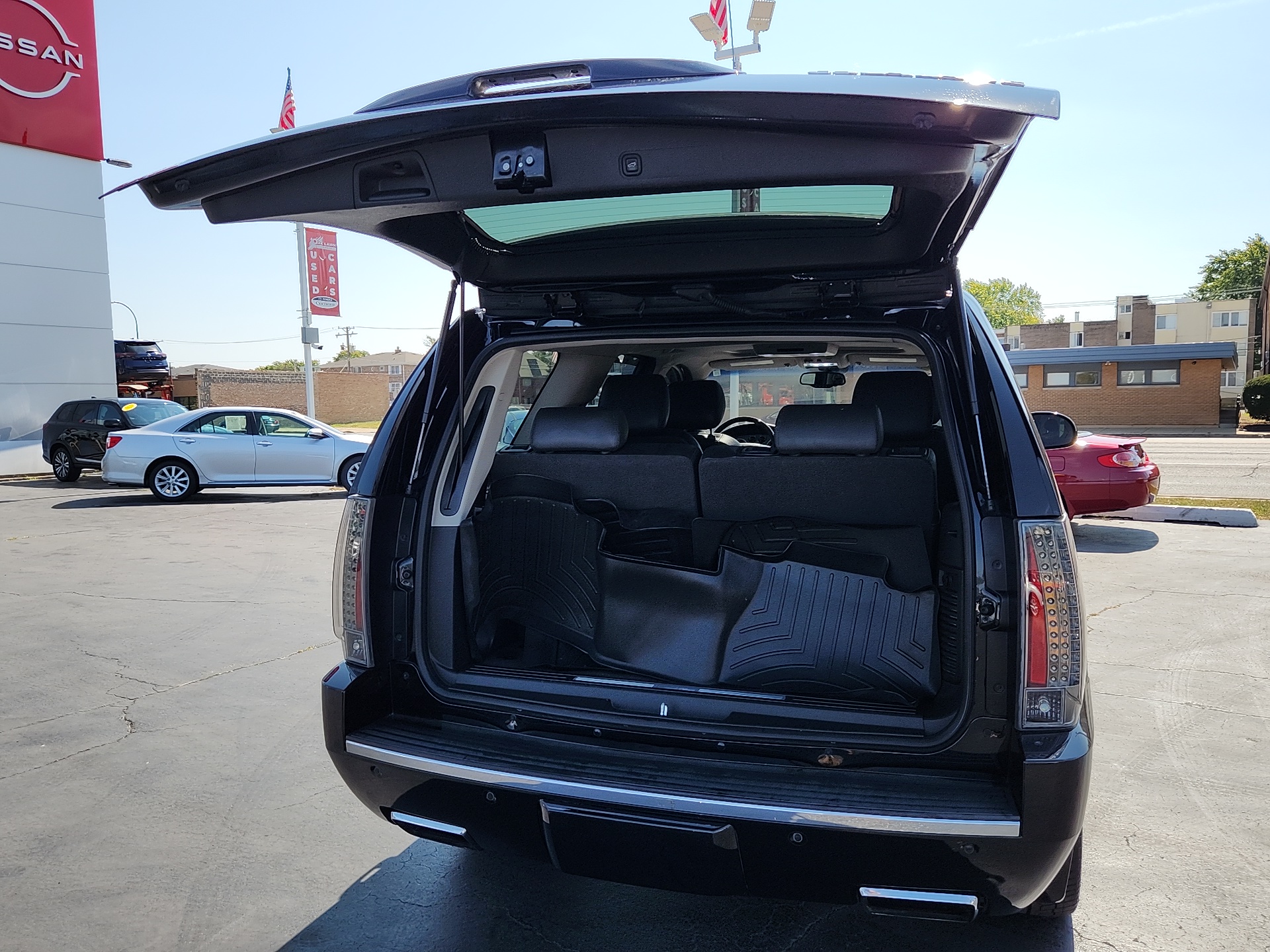 2013 Cadillac Escalade Premium 26