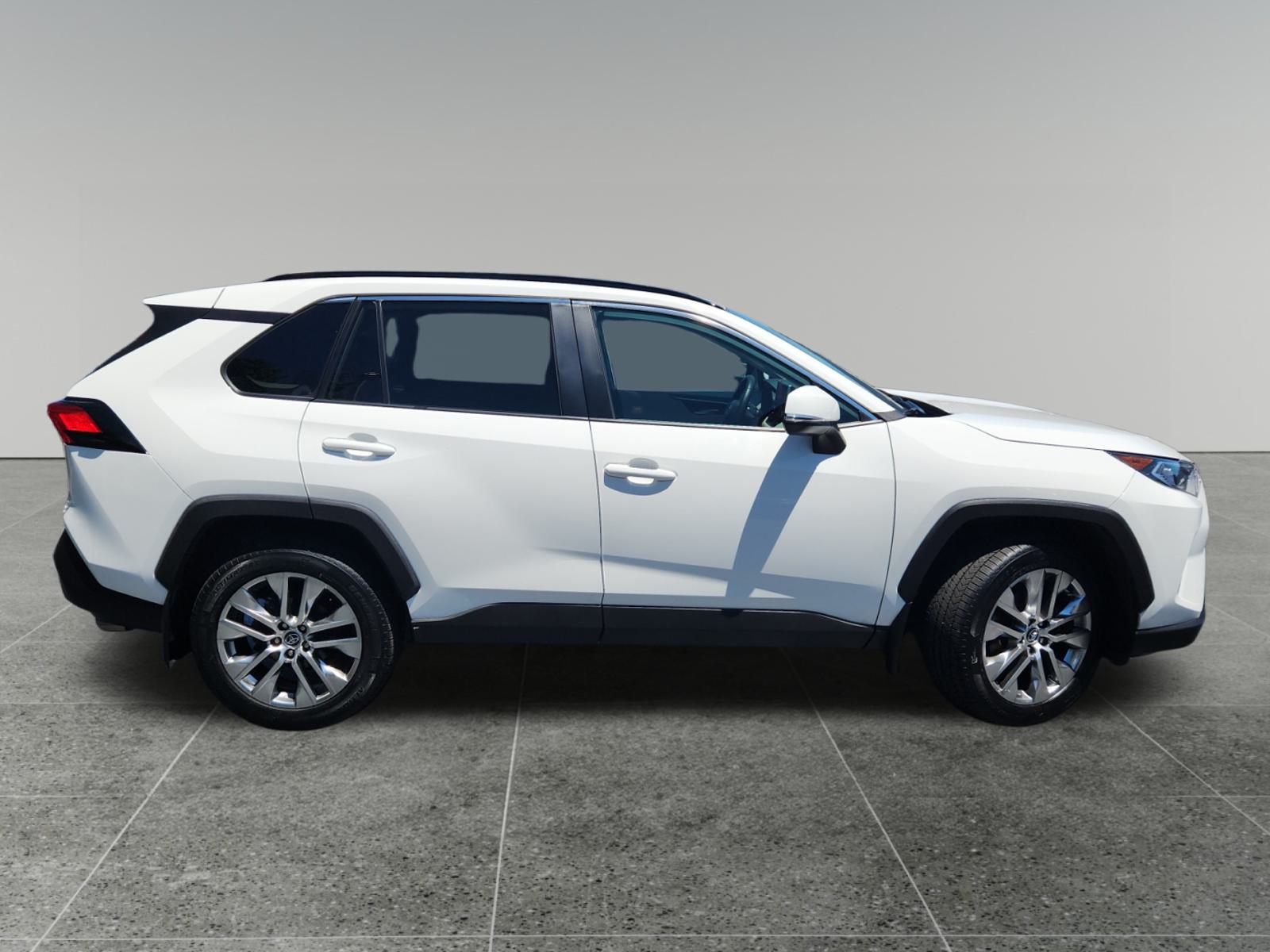 2020 Toyota RAV4 XLE Premium 8