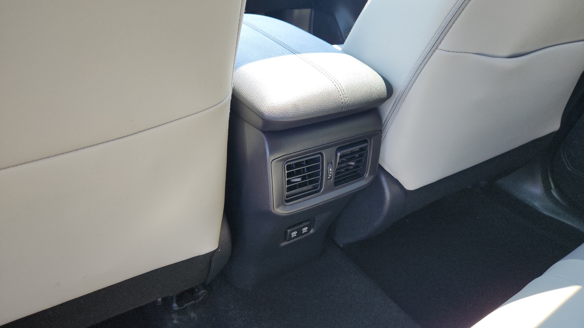 2020 Toyota RAV4 XLE Premium 25