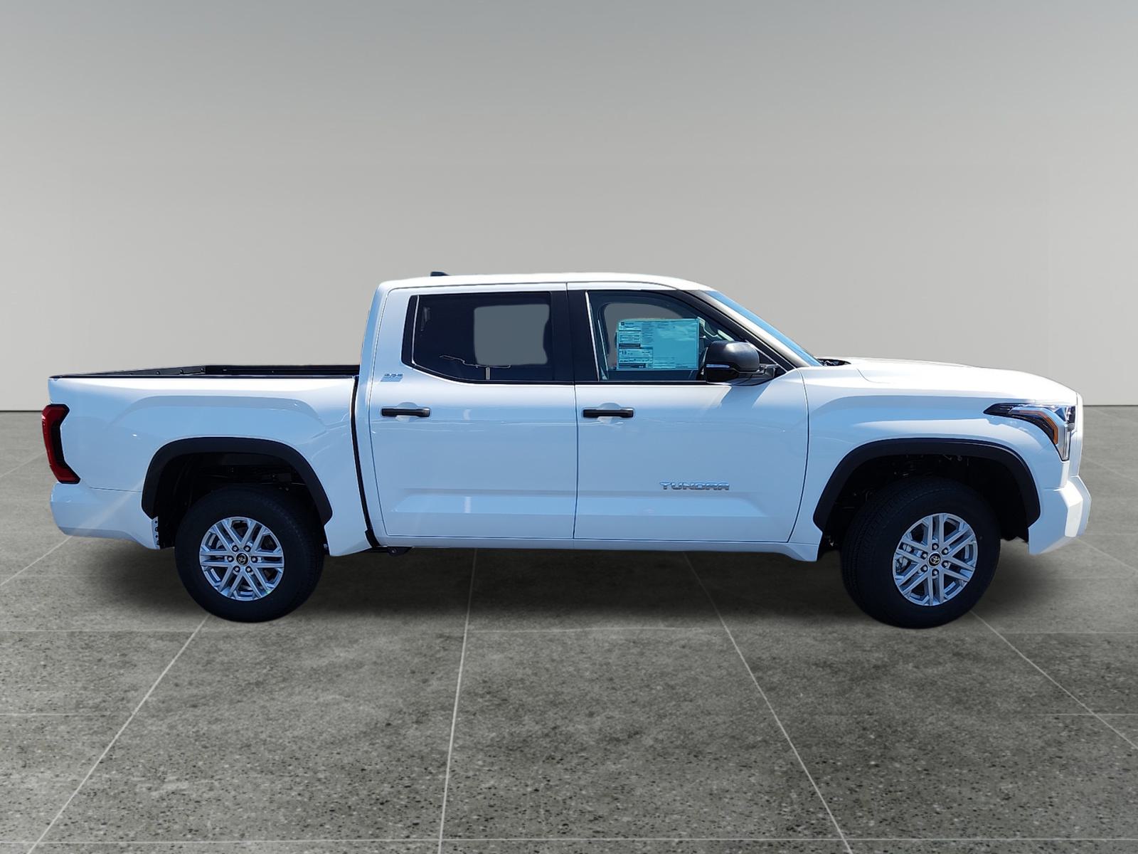 2024 Toyota Tundra 4WD SR5 8