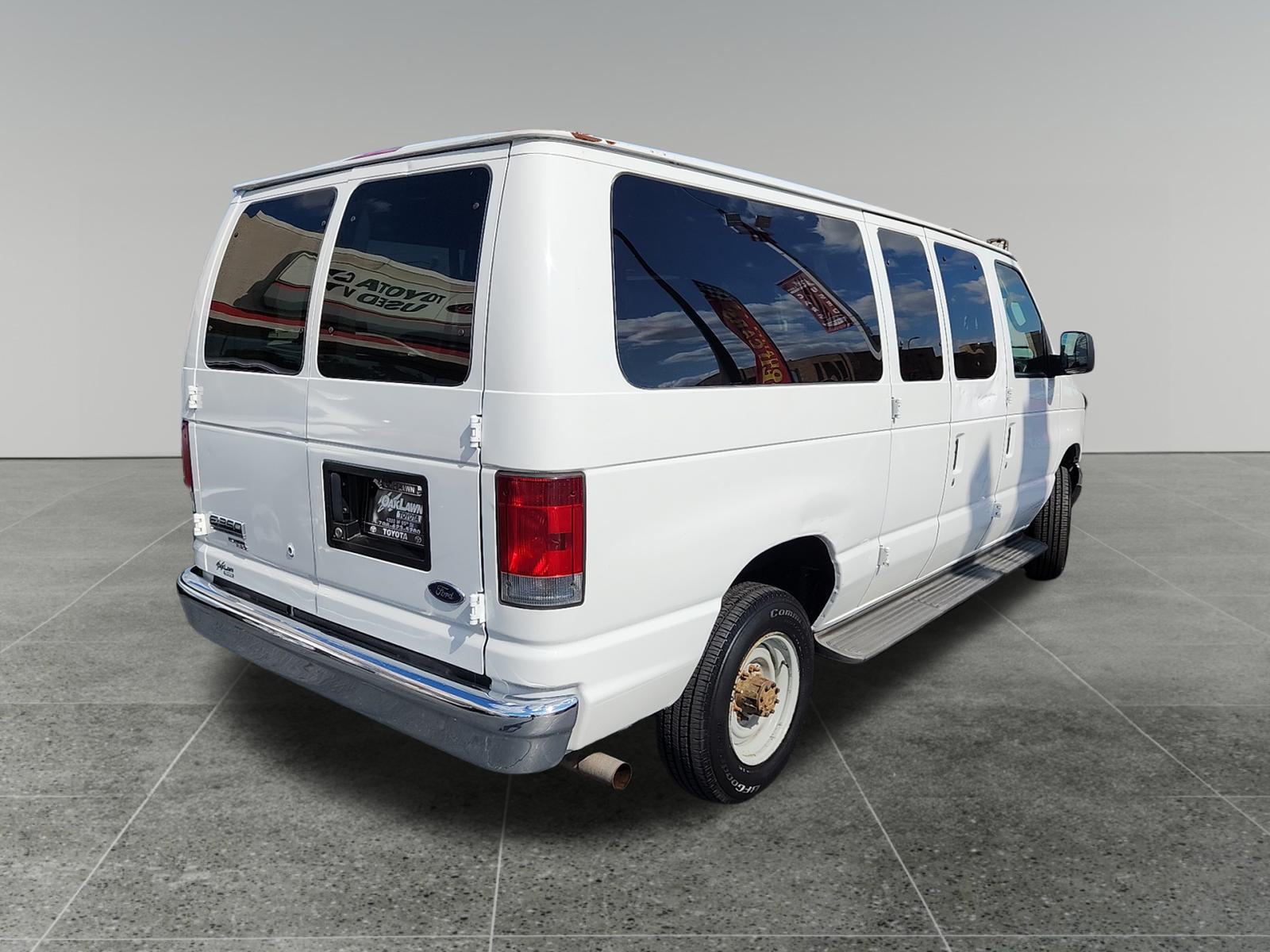 2007 Ford Econoline Wagon  7