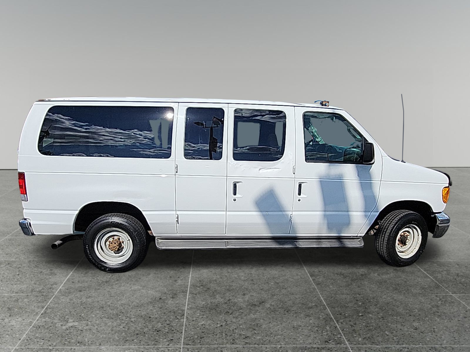 2007 Ford Econoline Wagon  8