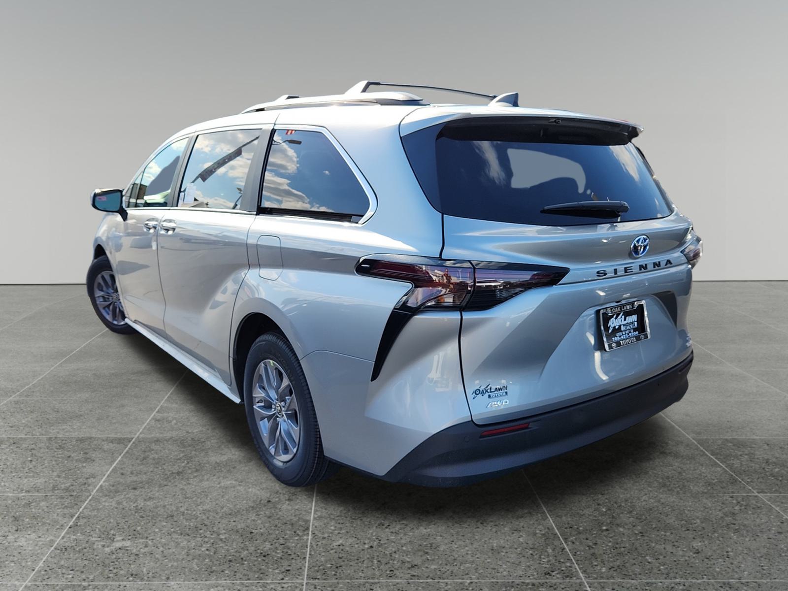 2024 Toyota Sienna XLE 5