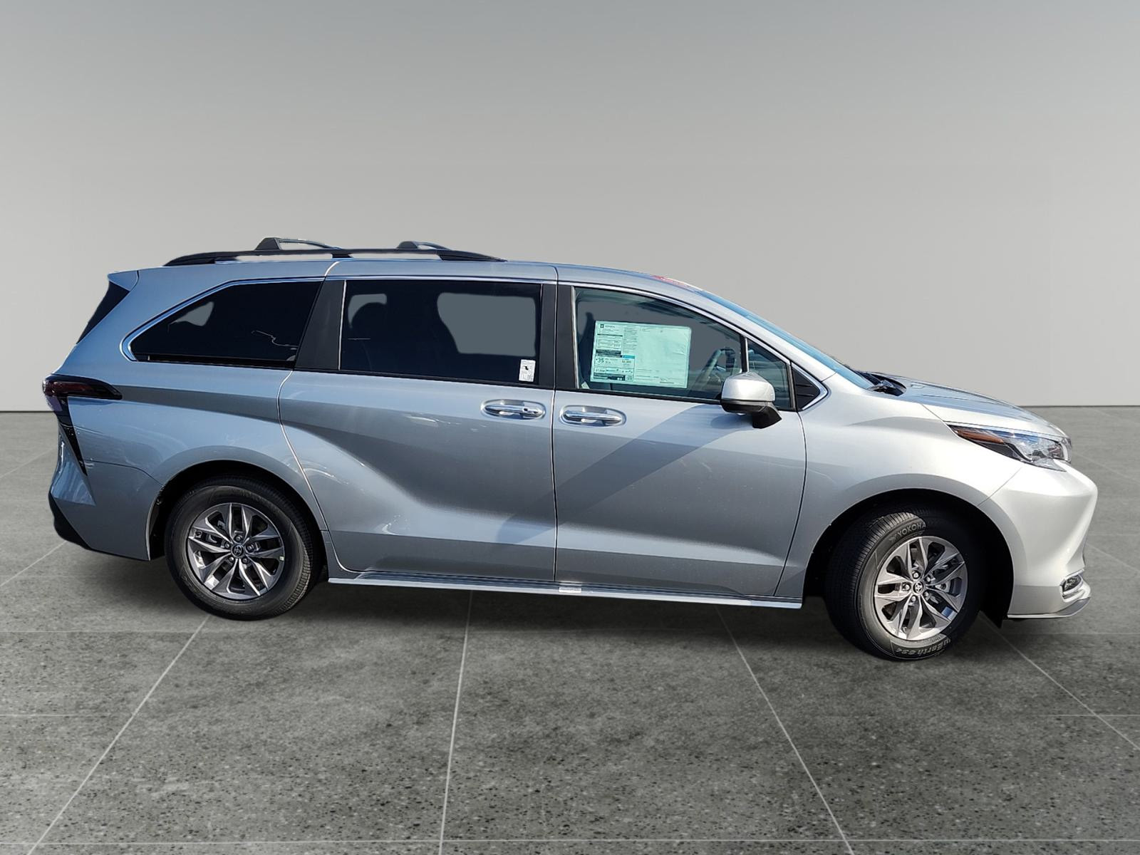 2024 Toyota Sienna XLE 8