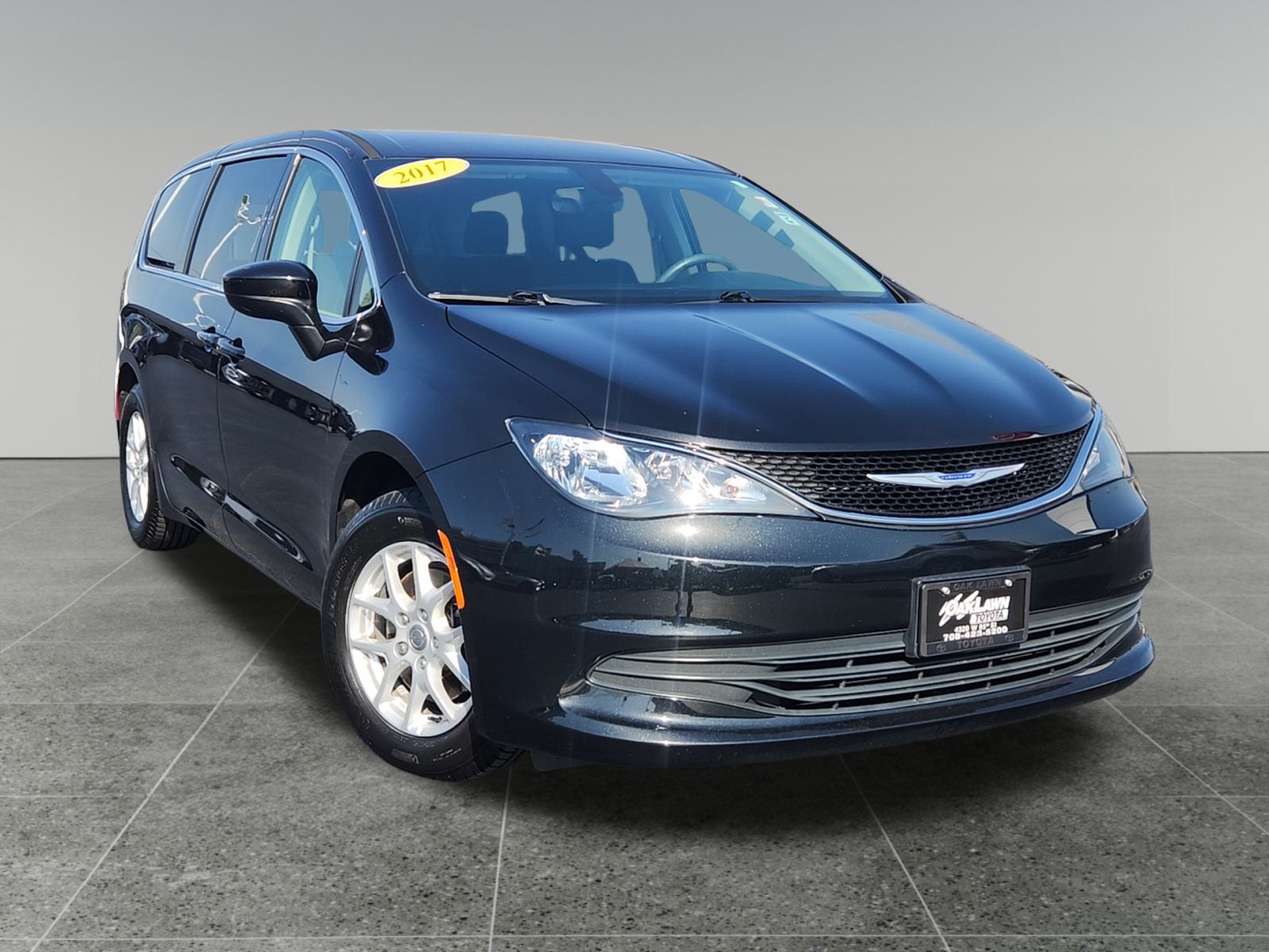 2017 Chrysler Pacifica Touring 1