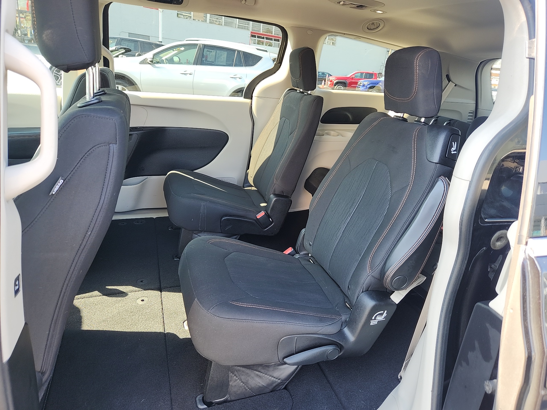 2017 Chrysler Pacifica Touring 24