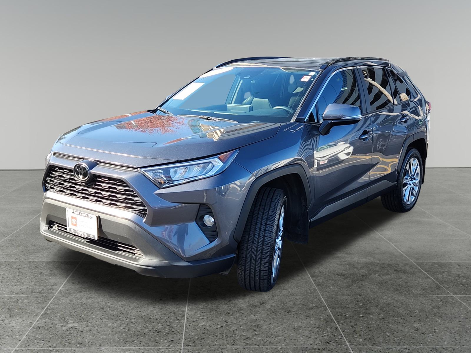 2021 Toyota RAV4 XLE Premium 3