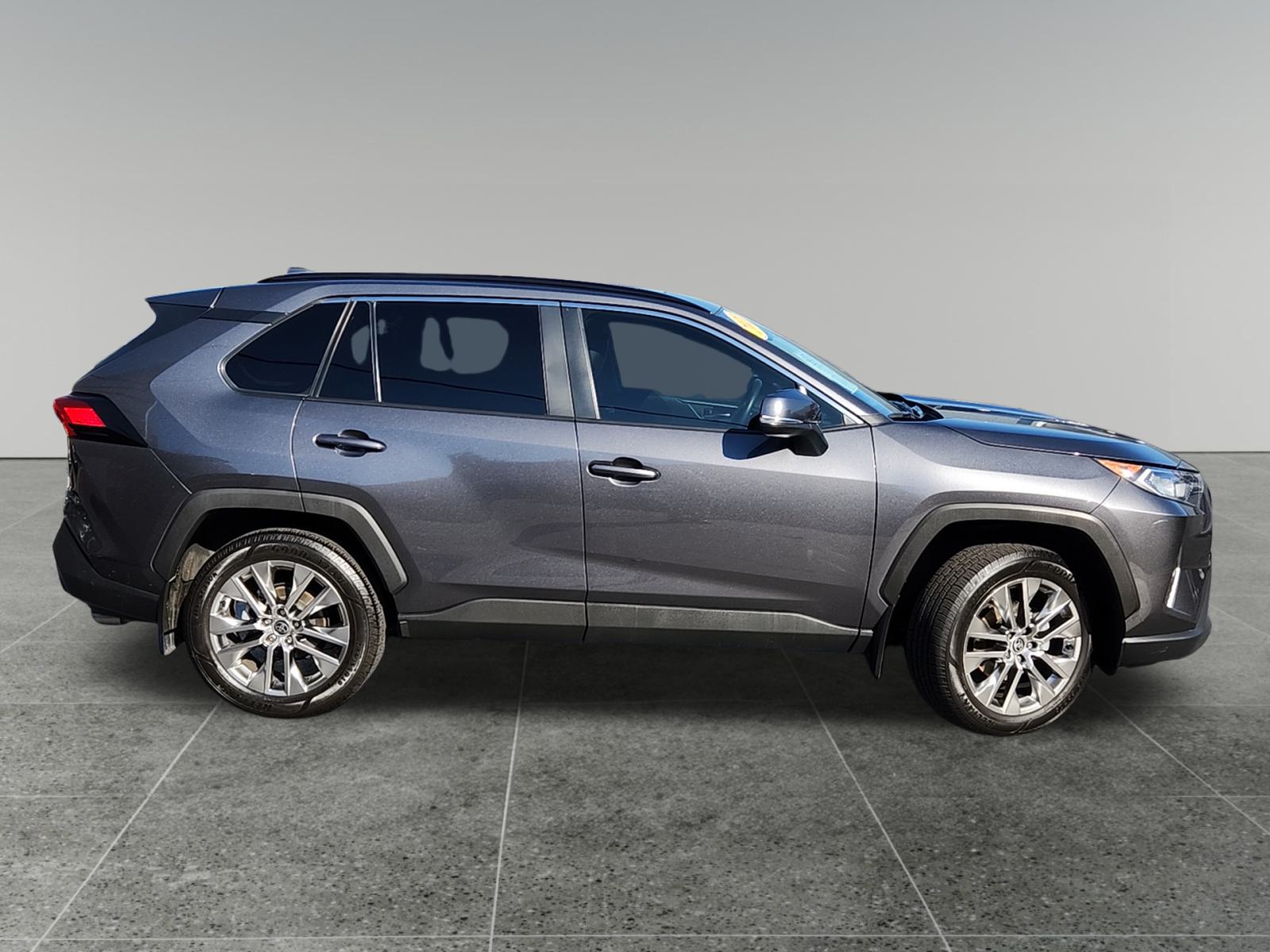 2021 Toyota RAV4 XLE Premium 8