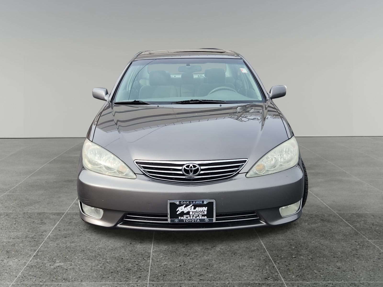 2005 Toyota Camry XLE 2