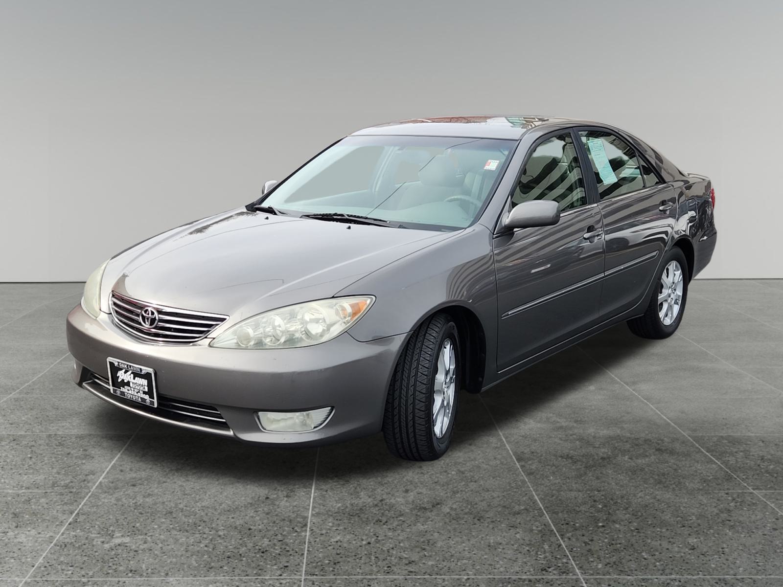 2005 Toyota Camry XLE 3