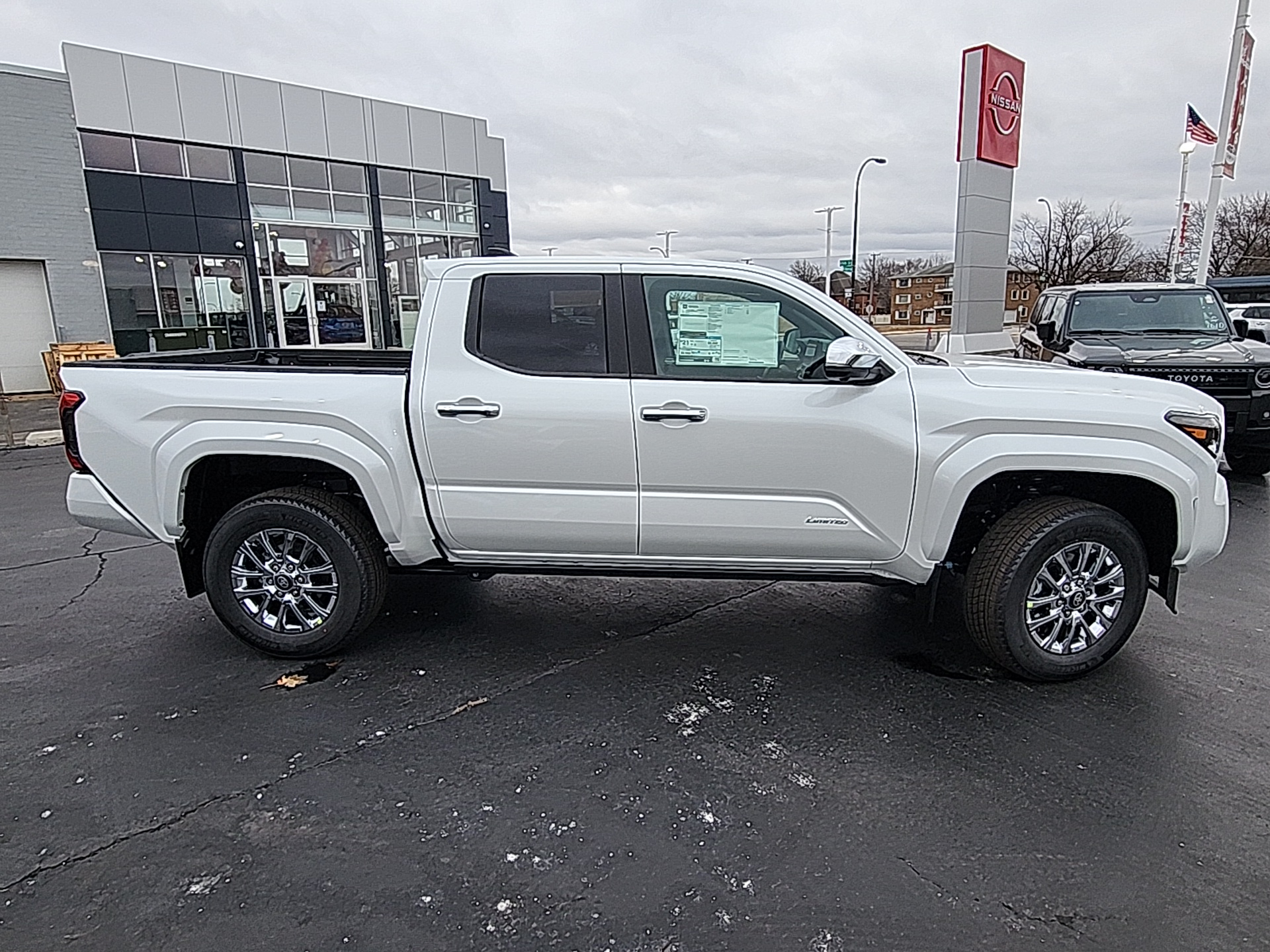 2024 Toyota Tacoma 4WD  8