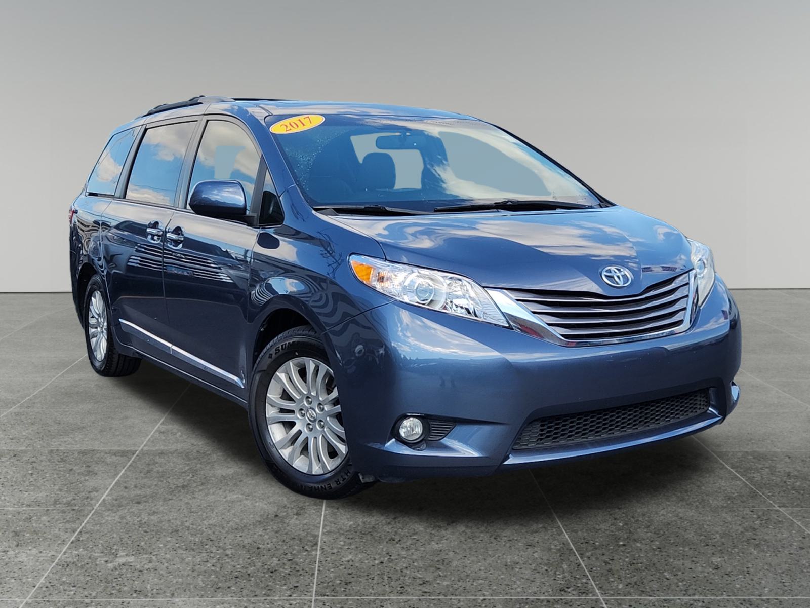 2017 Toyota Sienna Limited 1