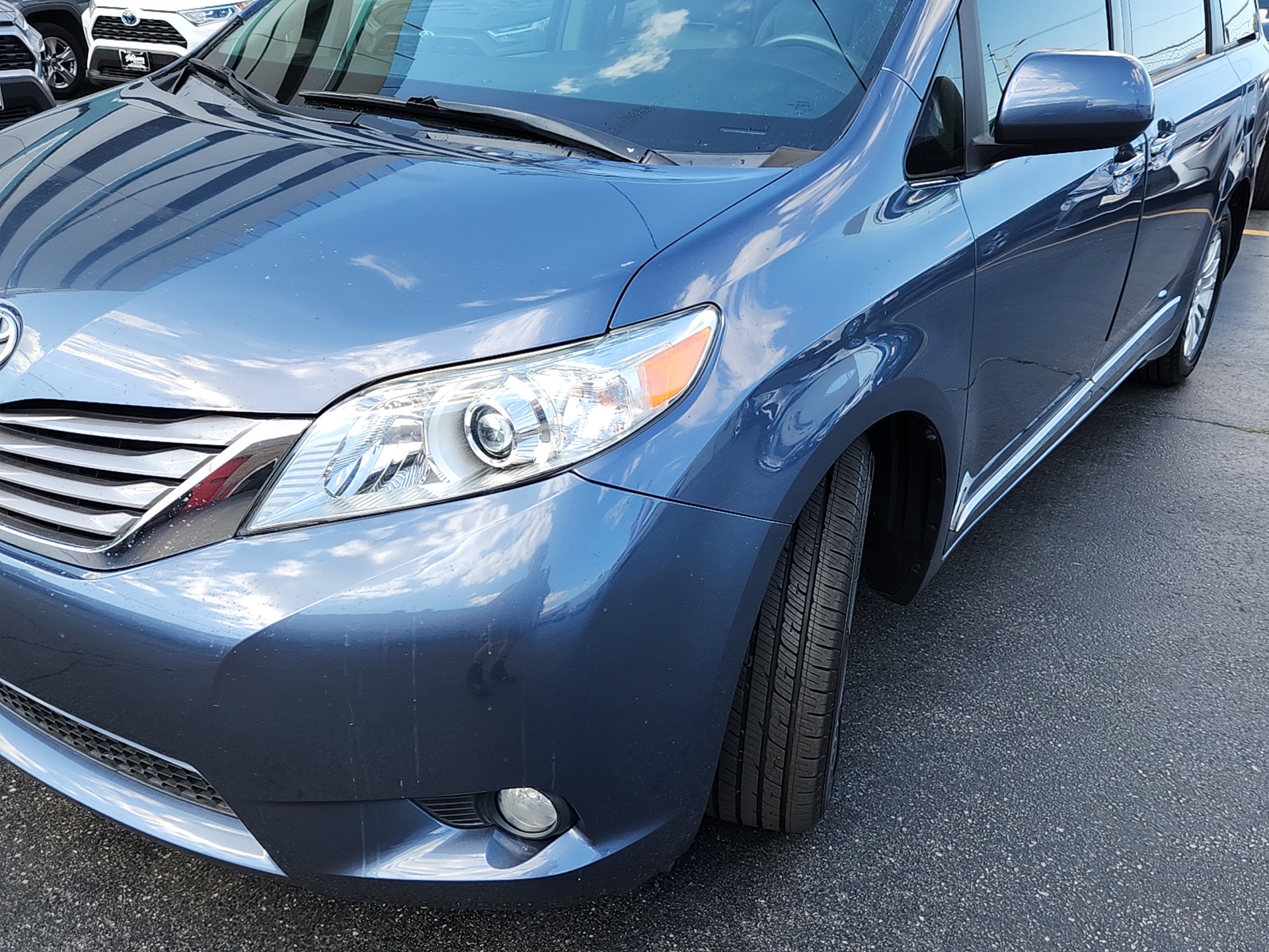 2017 Toyota Sienna Limited 9