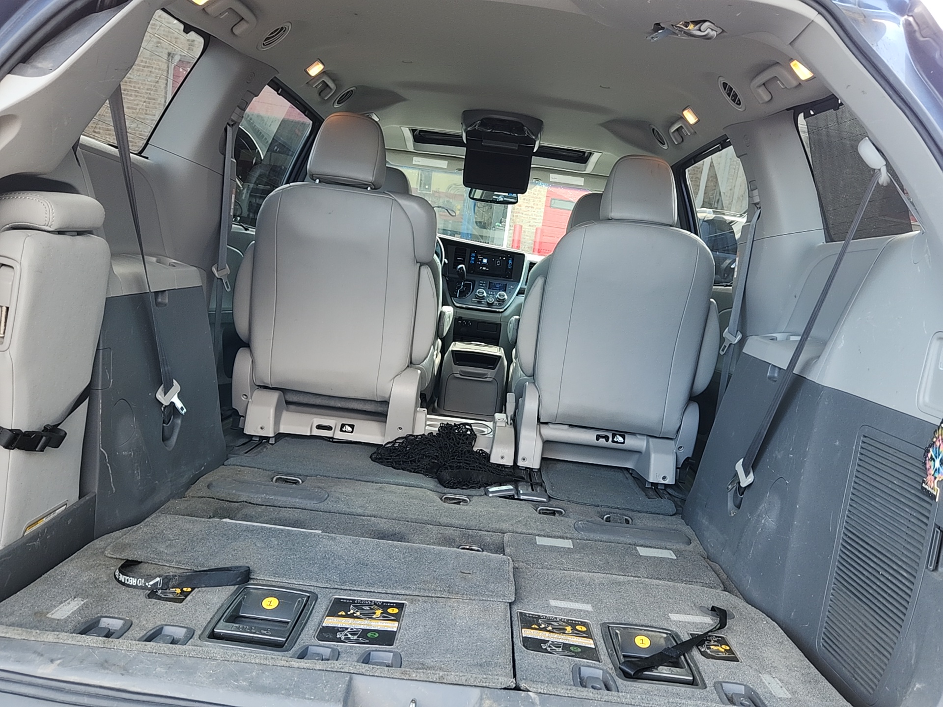 2017 Toyota Sienna Limited 28