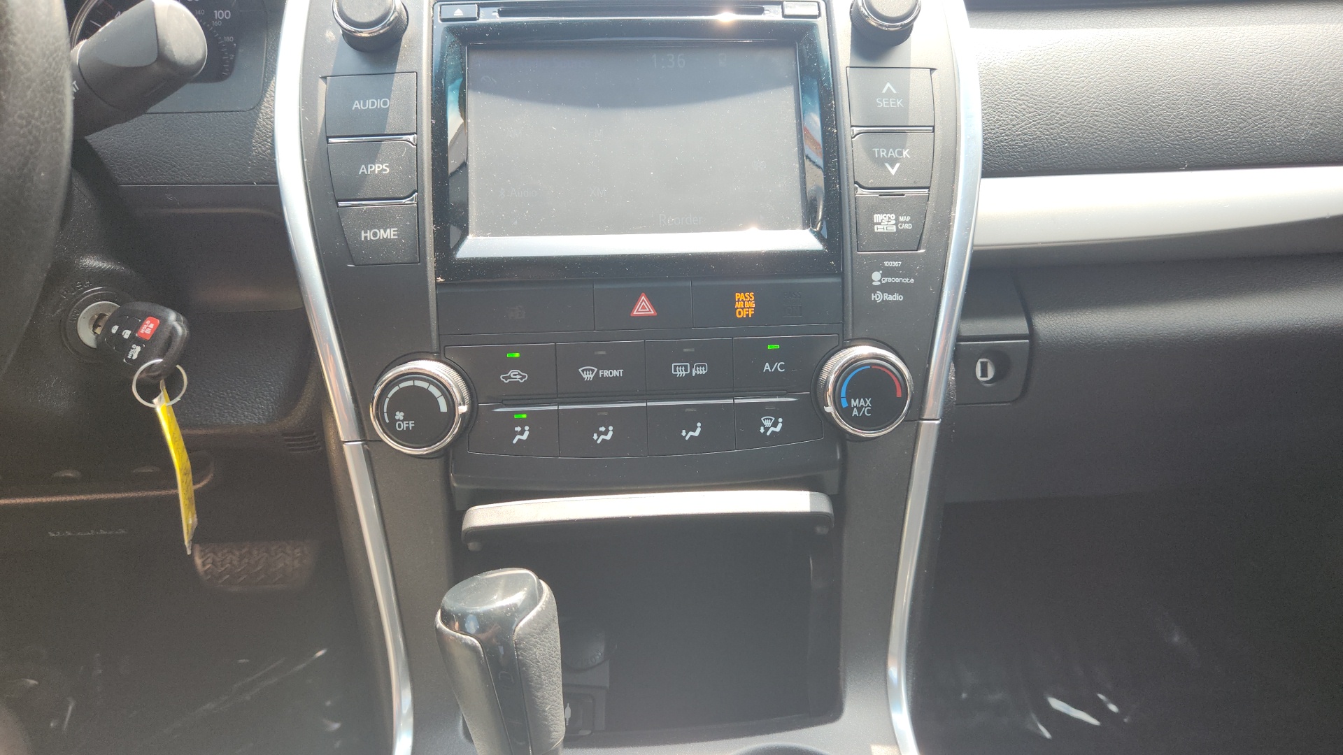 2015 Toyota Camry SE 16