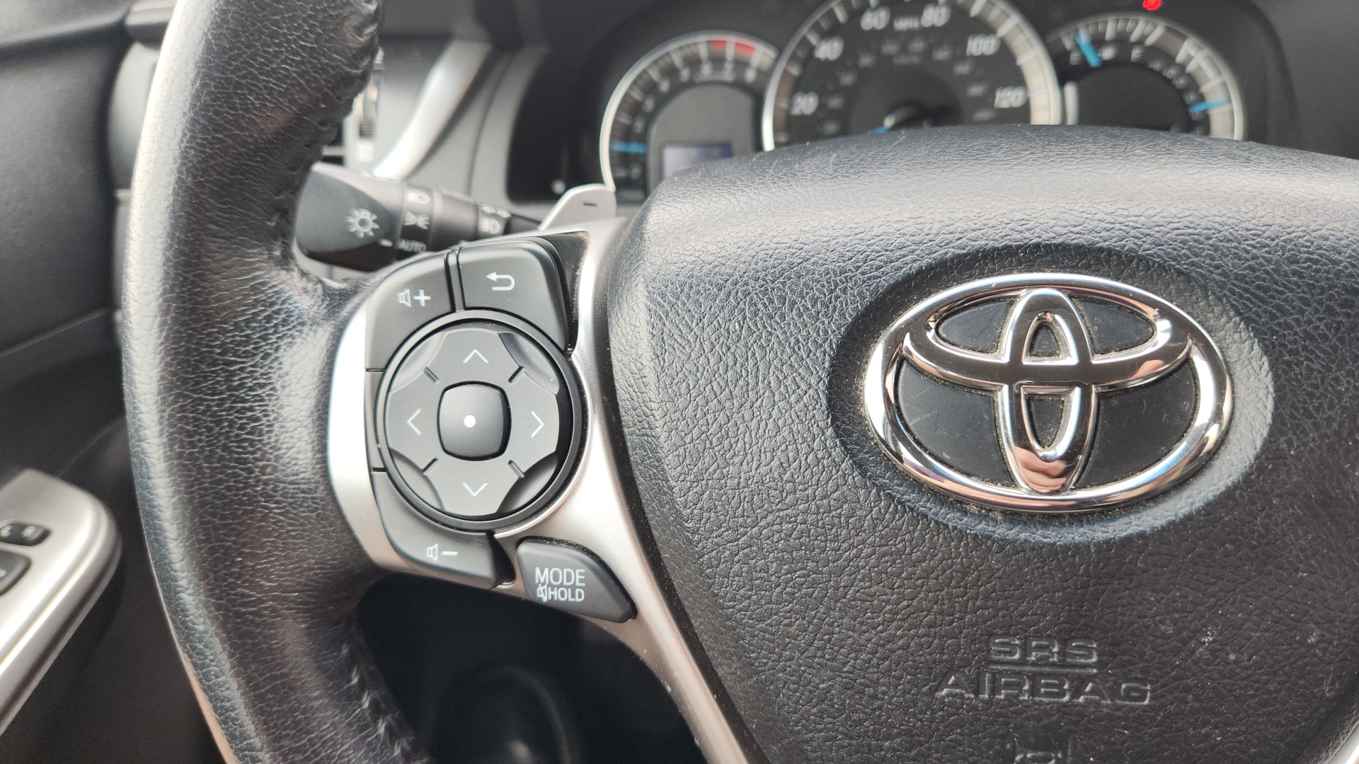 2013 Toyota Camry SE 19