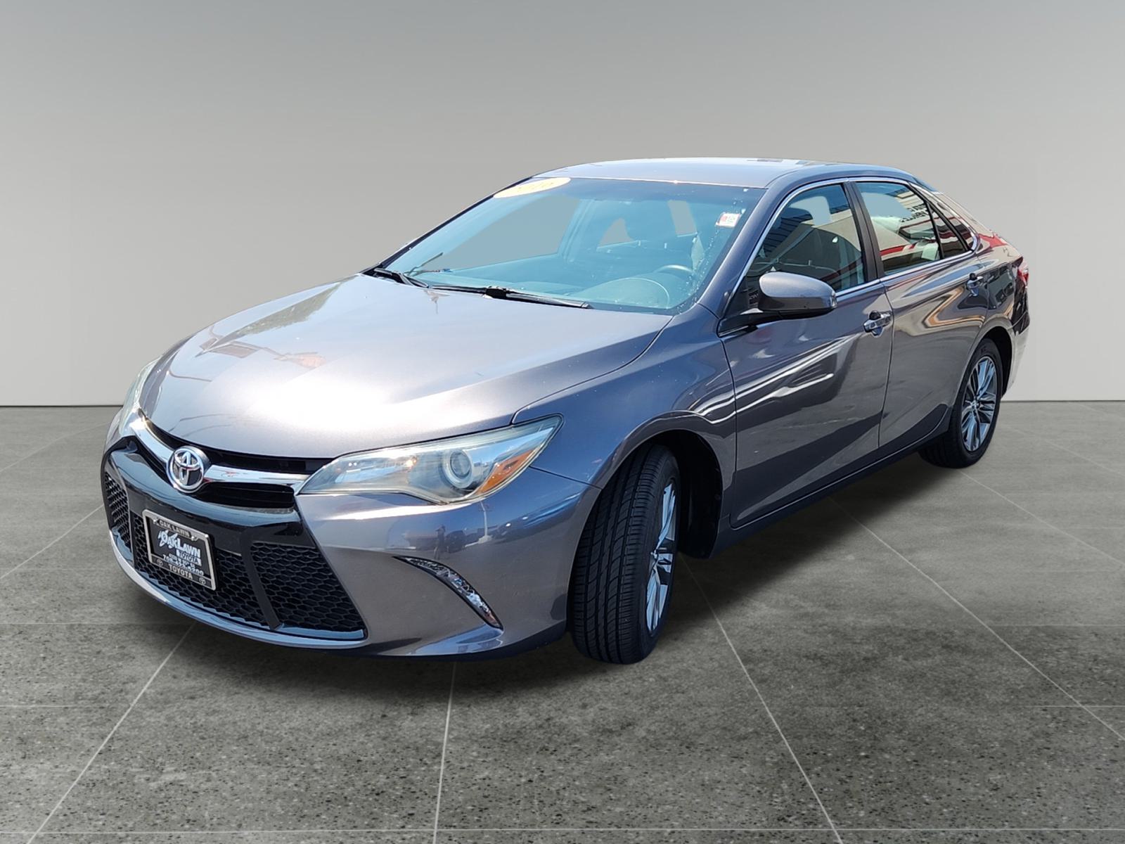 2016 Toyota Camry SE 3