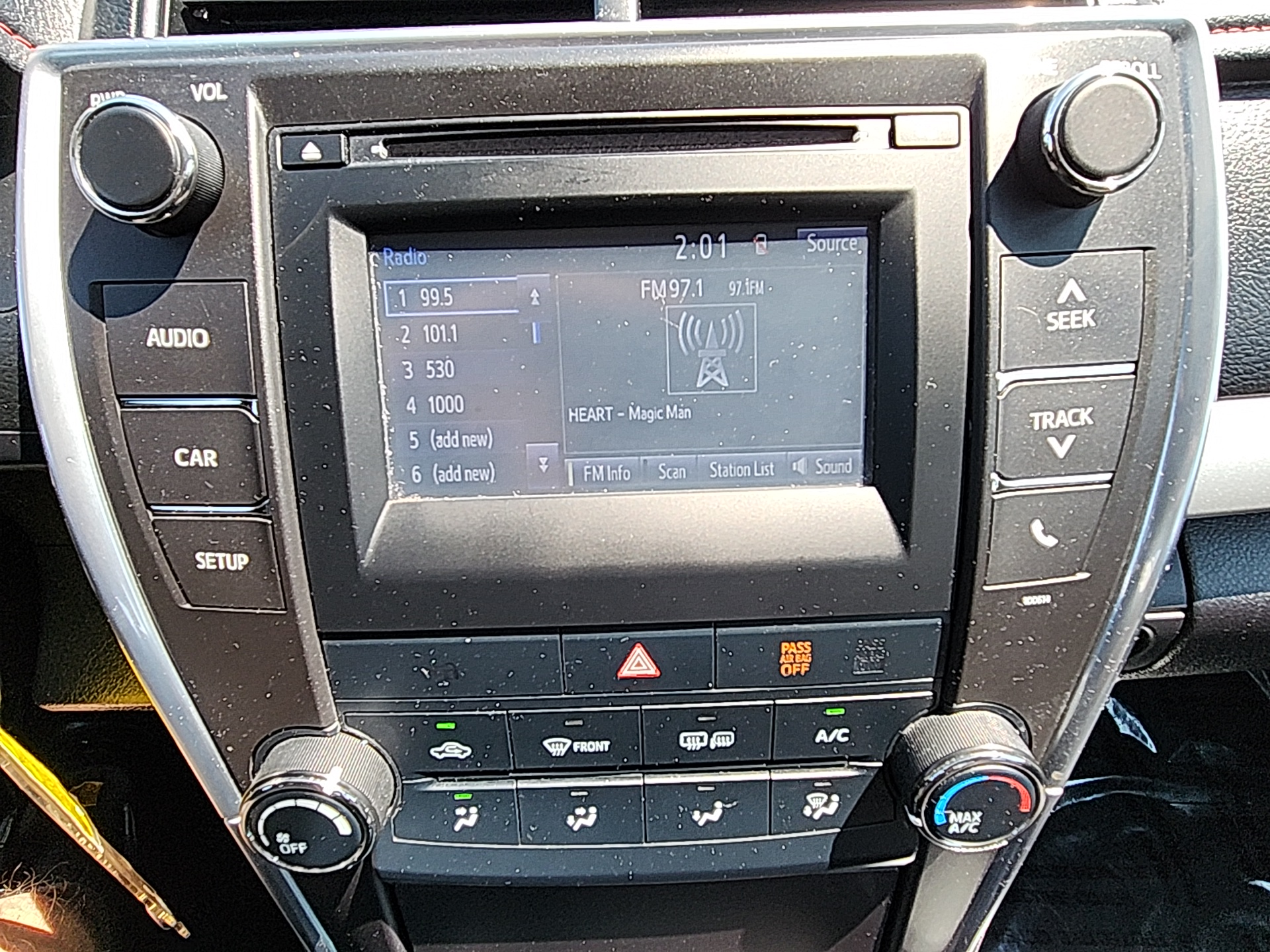 2016 Toyota Camry SE 14