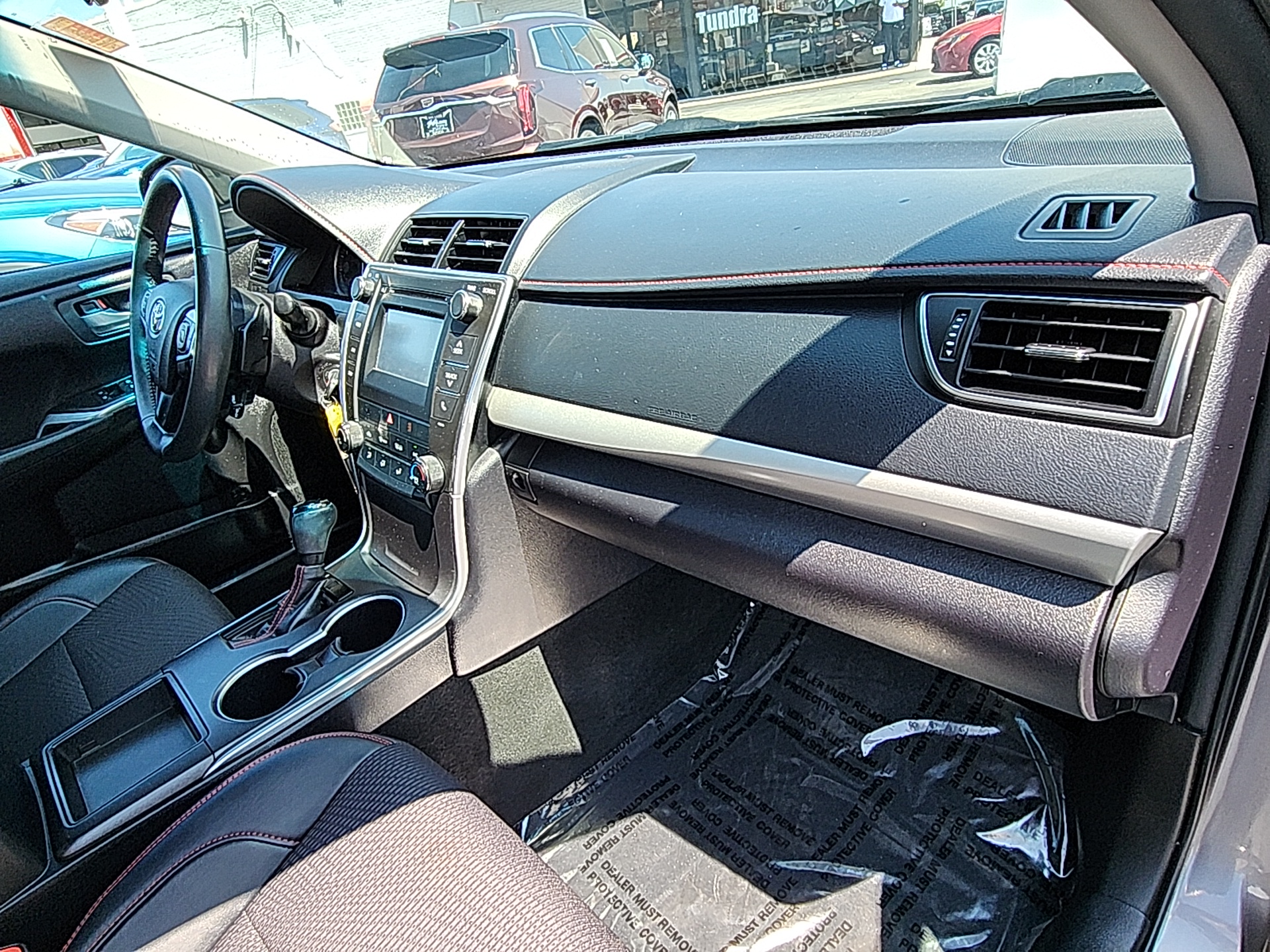 2016 Toyota Camry SE 26