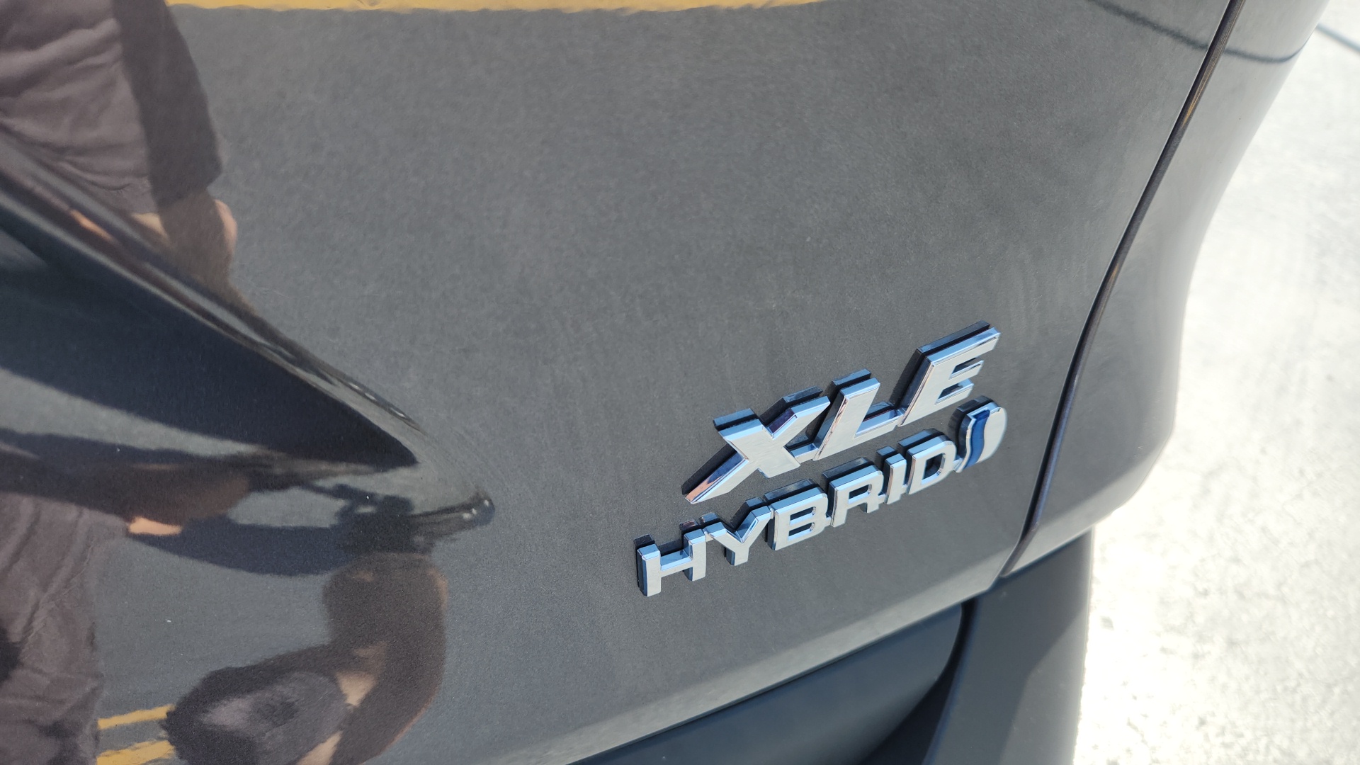 2021 Toyota RAV4 Hybrid XLE 26