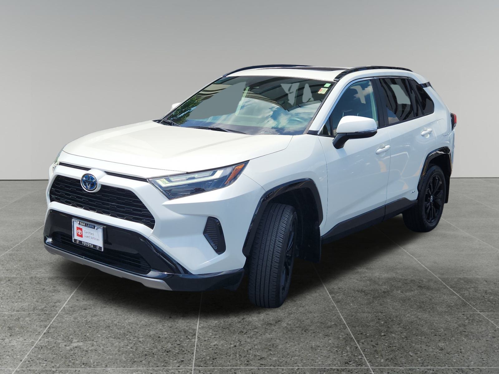 2022 Toyota RAV4 Hybrid SE 3